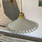 Suspension baladeuse vintage opaline blanche dentelle