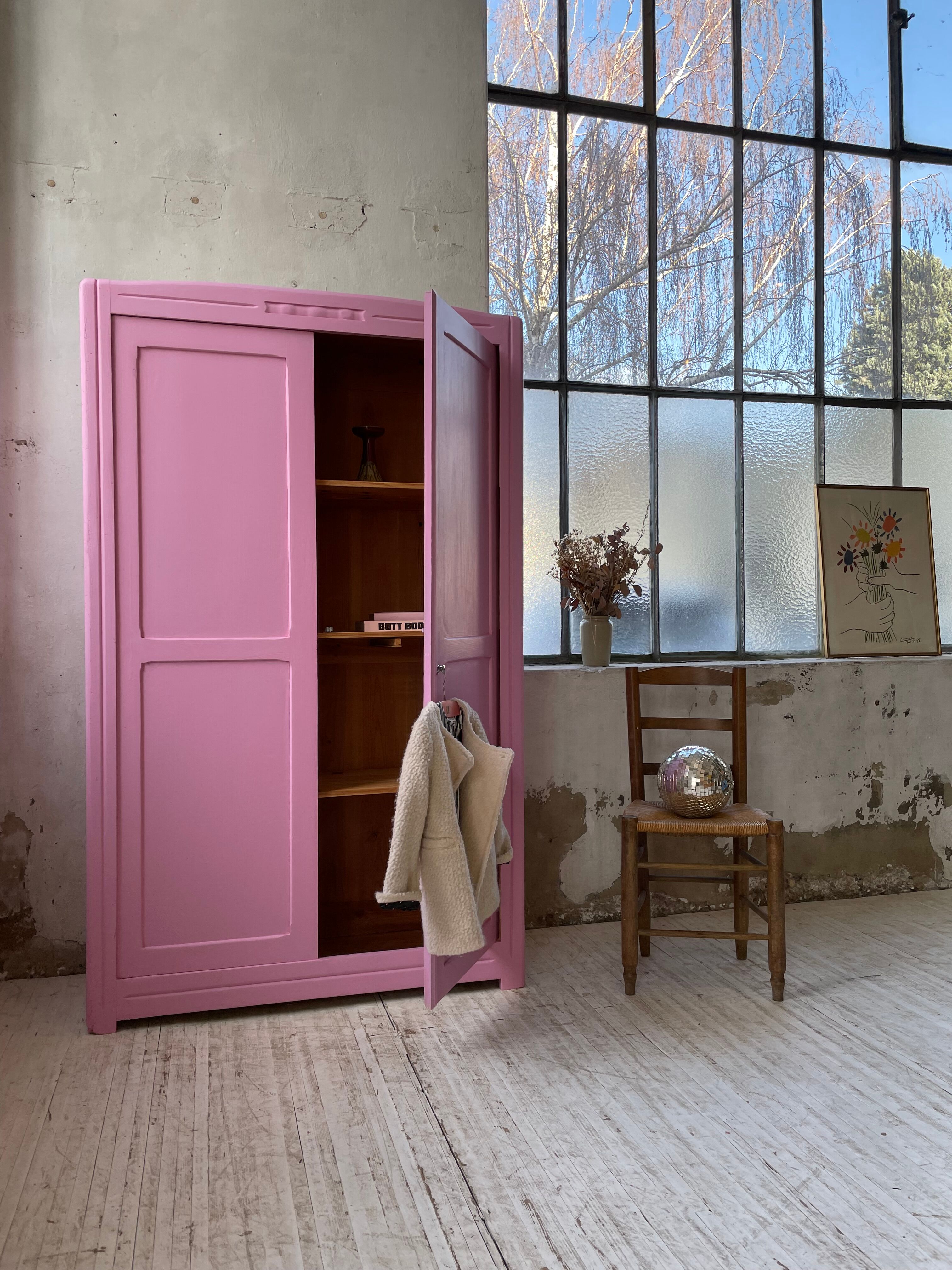 Pink knitted cabinet