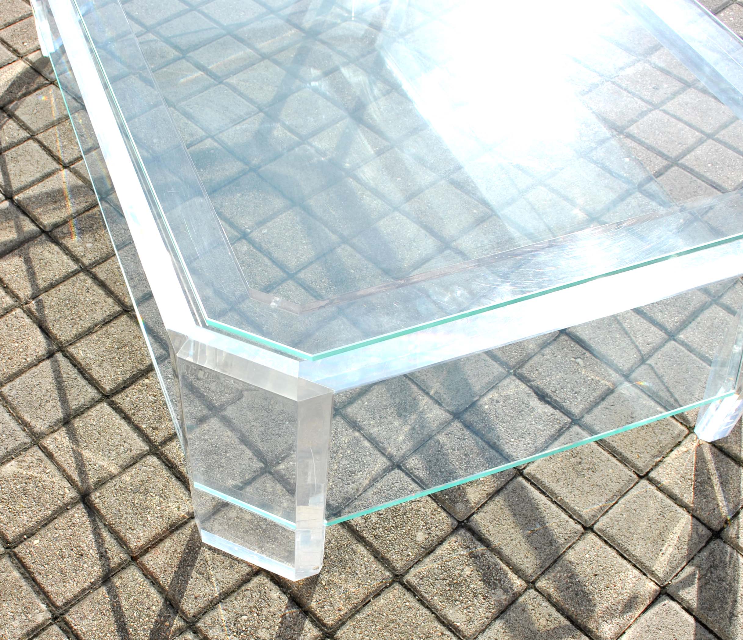 Modernist coffee table in glass and plexiglass altuglas design David Lange 1980