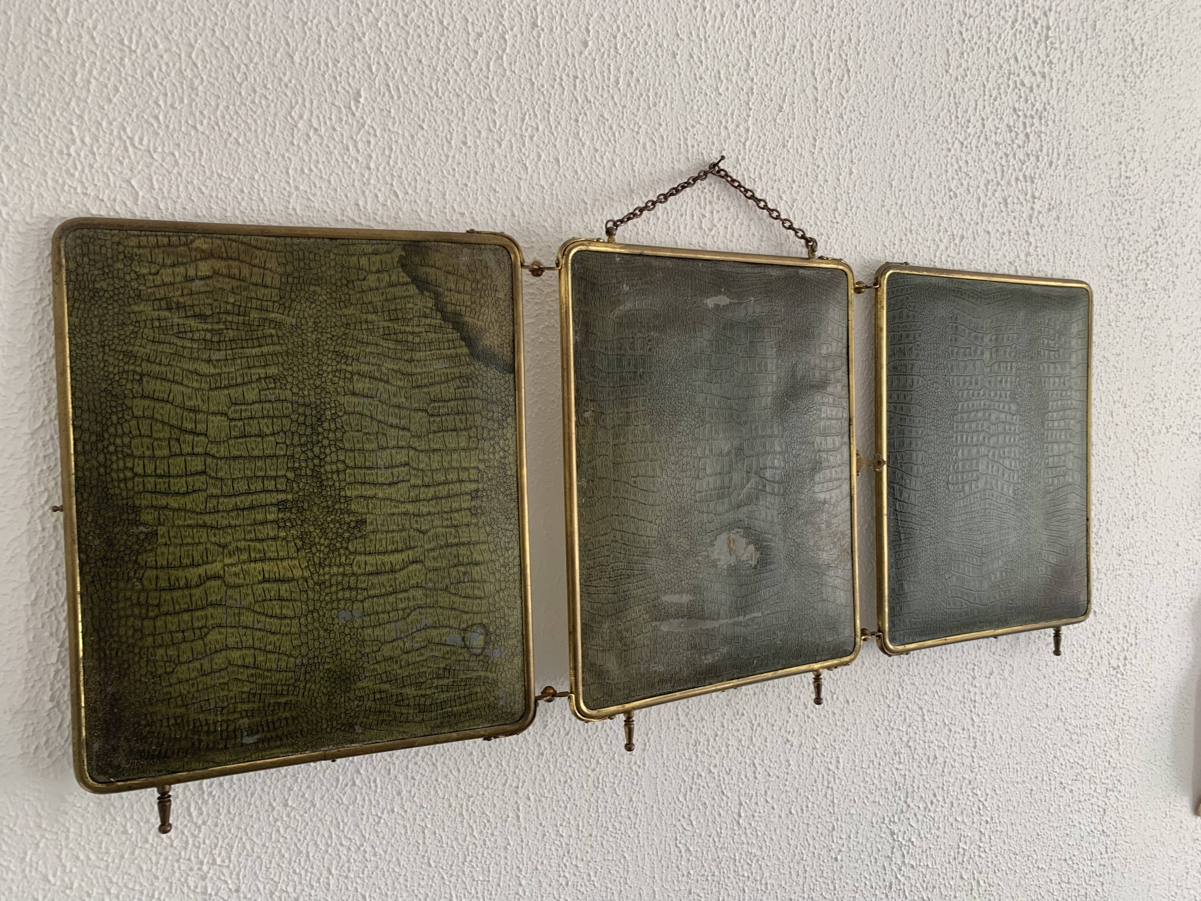 Vintage 1920s triptych barber mirror in gold and green faux crocodile leather - 37 x 87