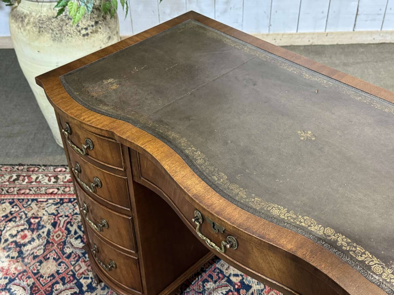 English desk from the 1950s in mahogany with a leather top.