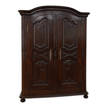 Alsatian wardrobe from the Louis XIII period in solid walnut.