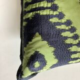 Coussin de soie brodée designer's guild 1990
