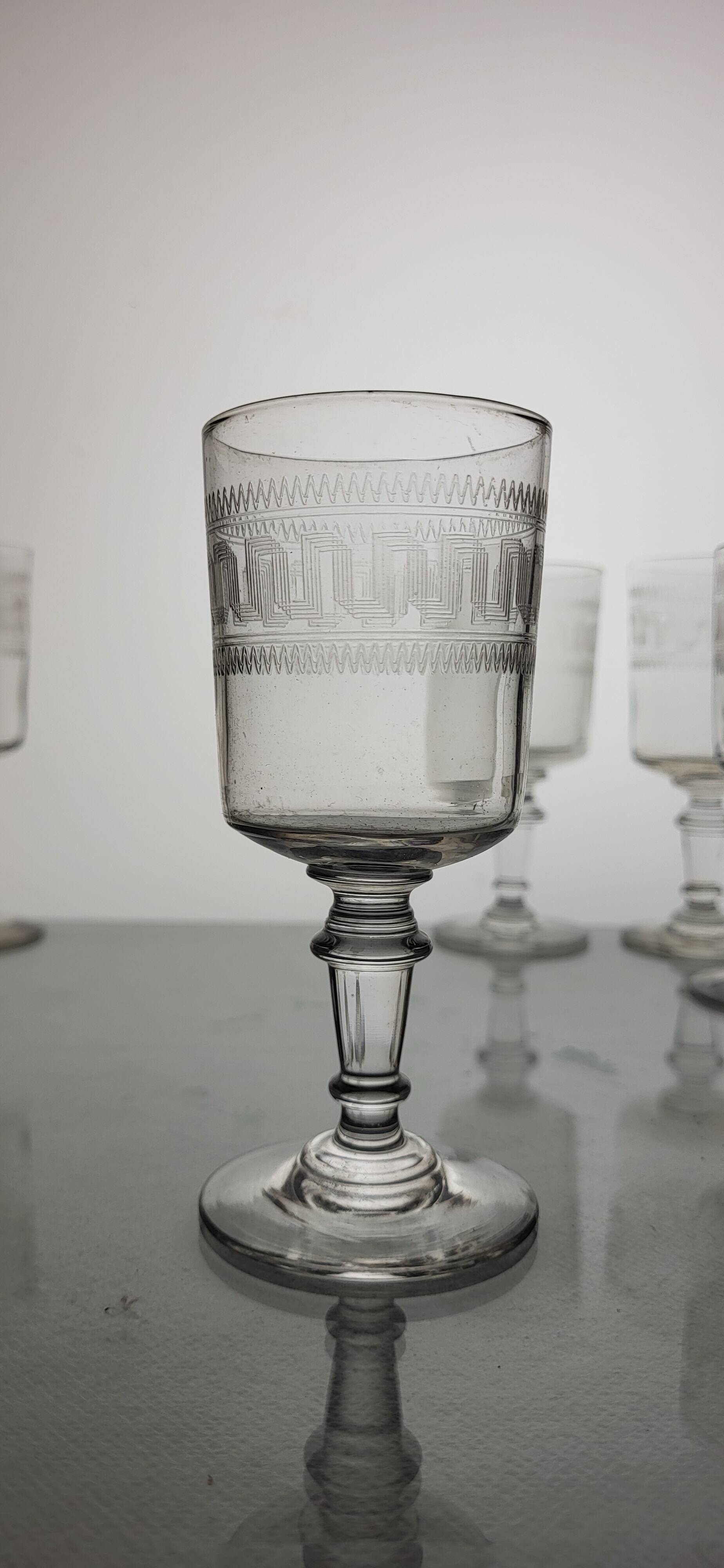 6 wine glasses with Greek-style decoration