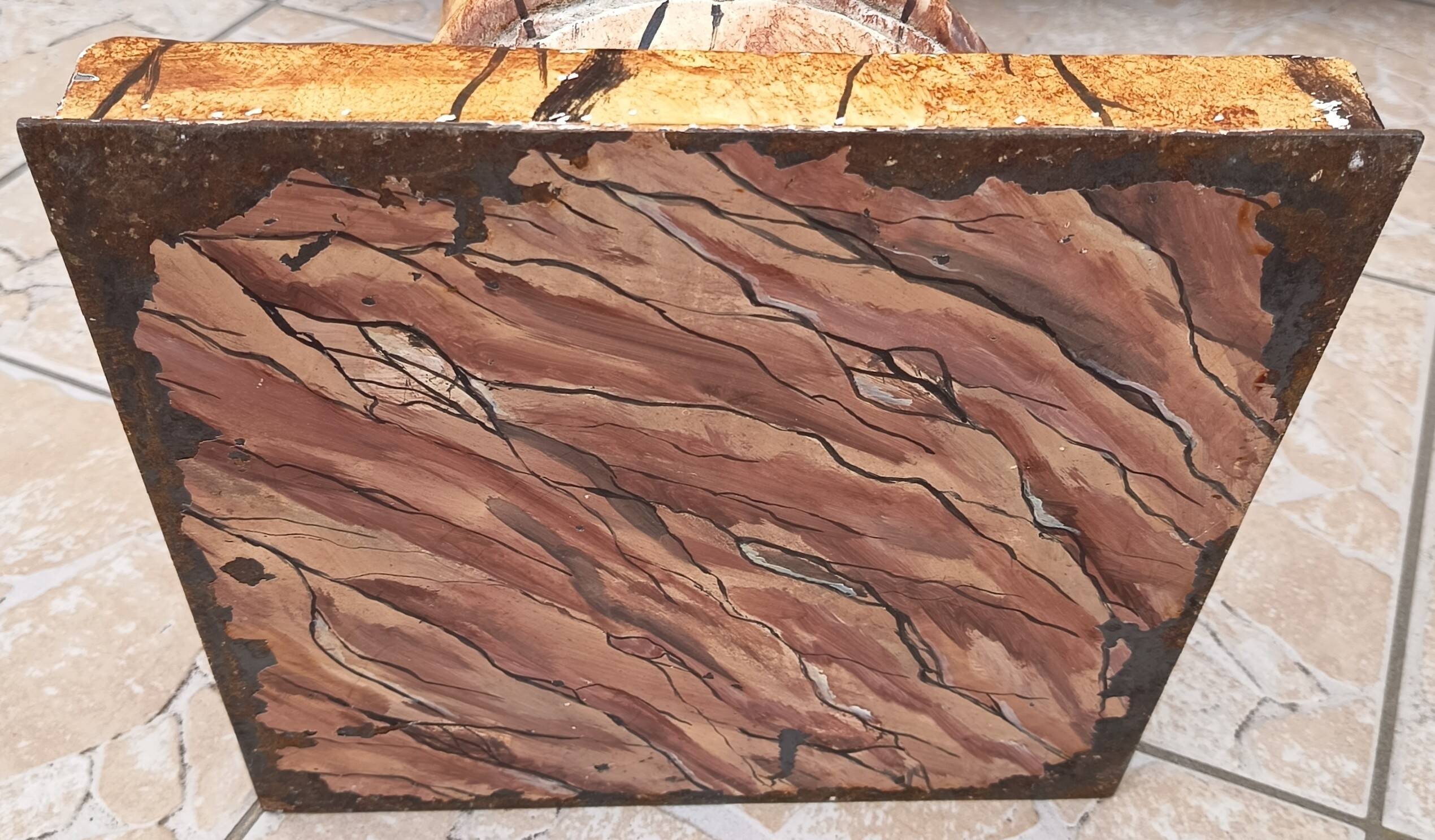 Iron column imitation marble