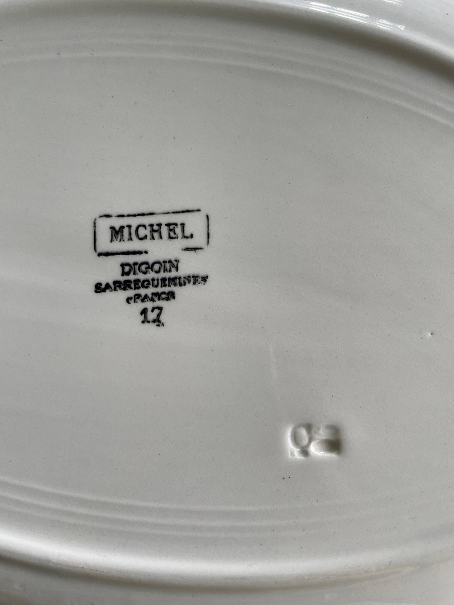 Plat en faïence Digoin Sarreguemines