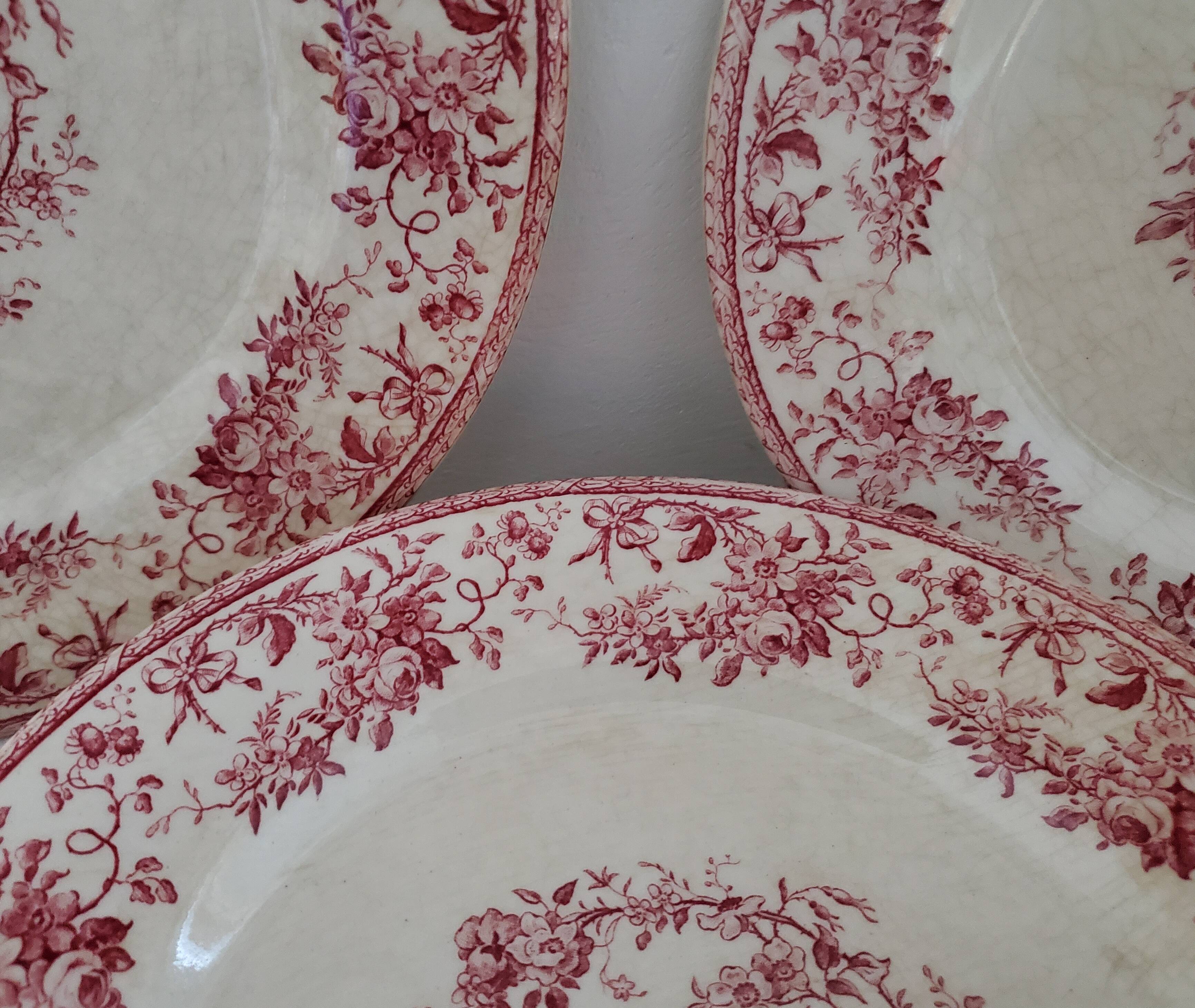 Gien ceramic flat plates. Collection "Bouquets de roses"