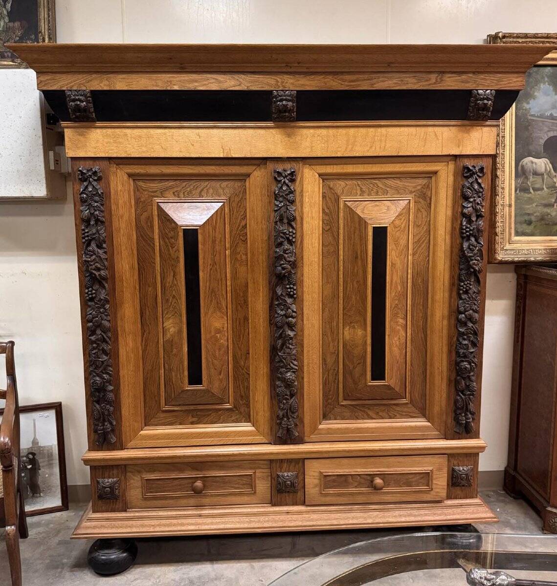Armoire Hollandaise a coussins de style Renaissance en bois massif