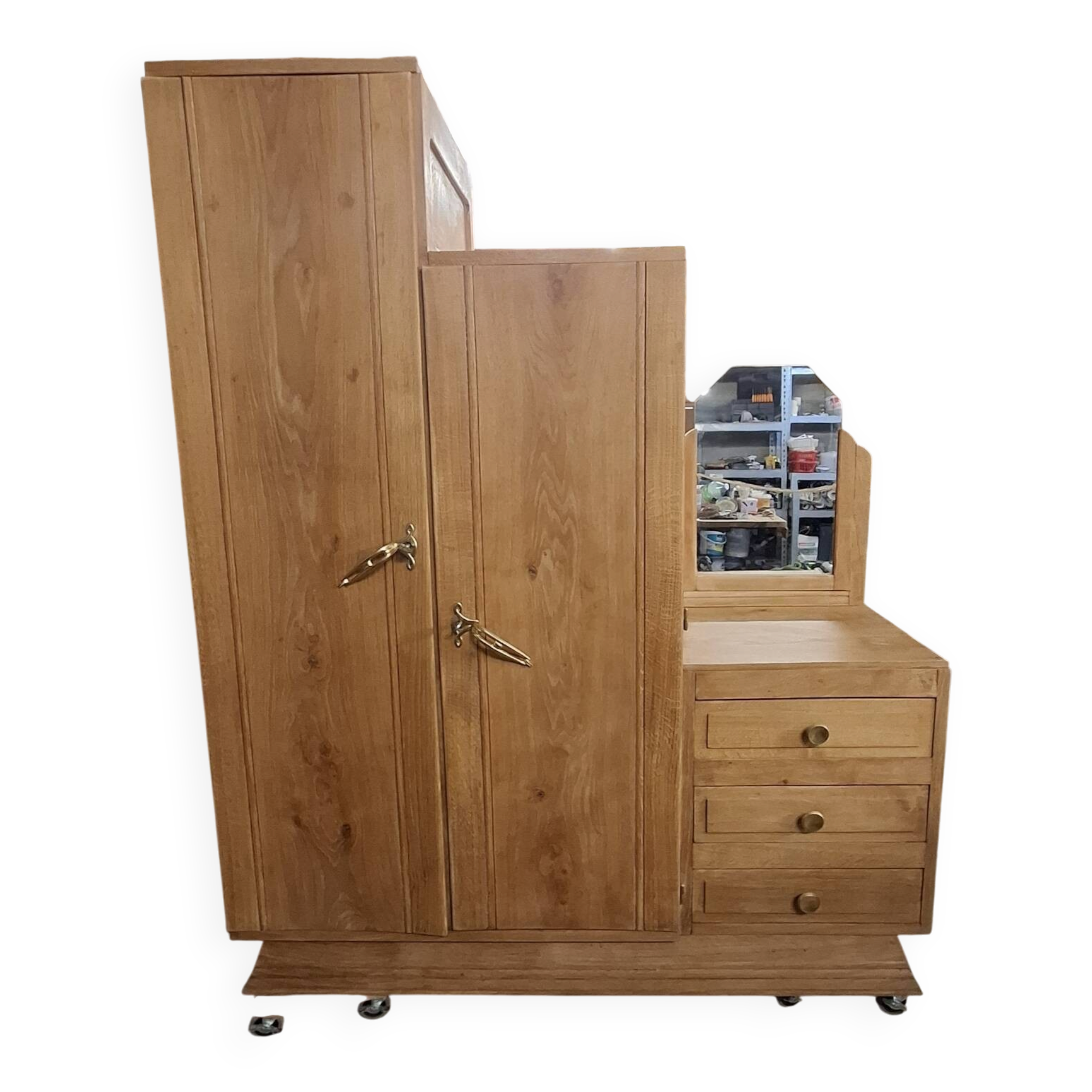 Asymmetrical wardrobe