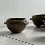 4 stoneware bowls.