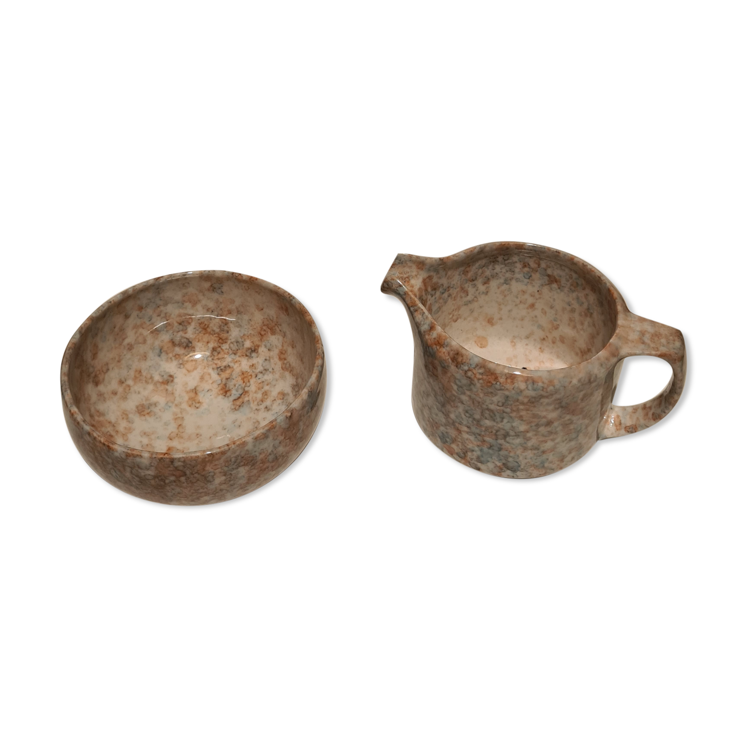 Porcelain milk jug and sugar bowl from Virebent Puy l'Evêque