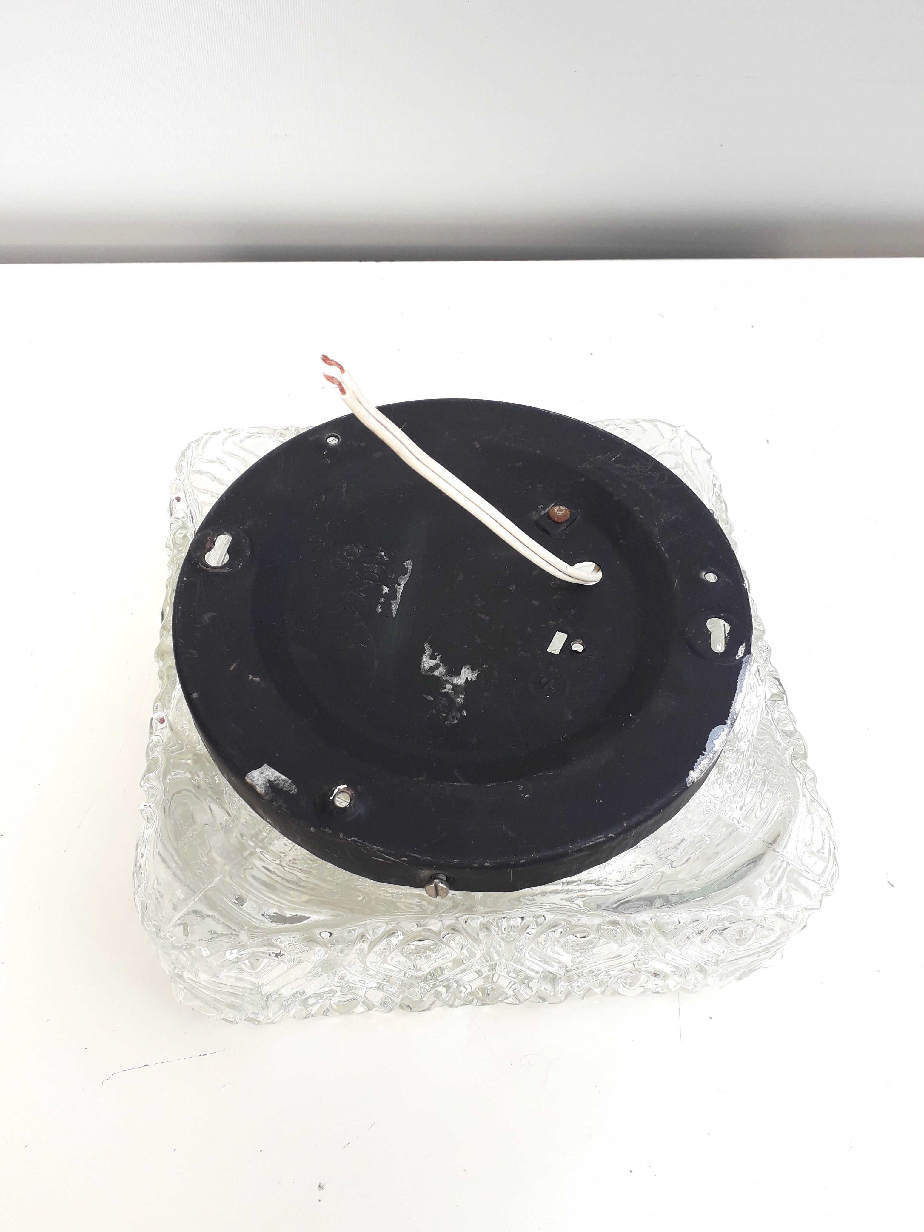 Plafonnier en verre moulé pressé - carré - 1970-80