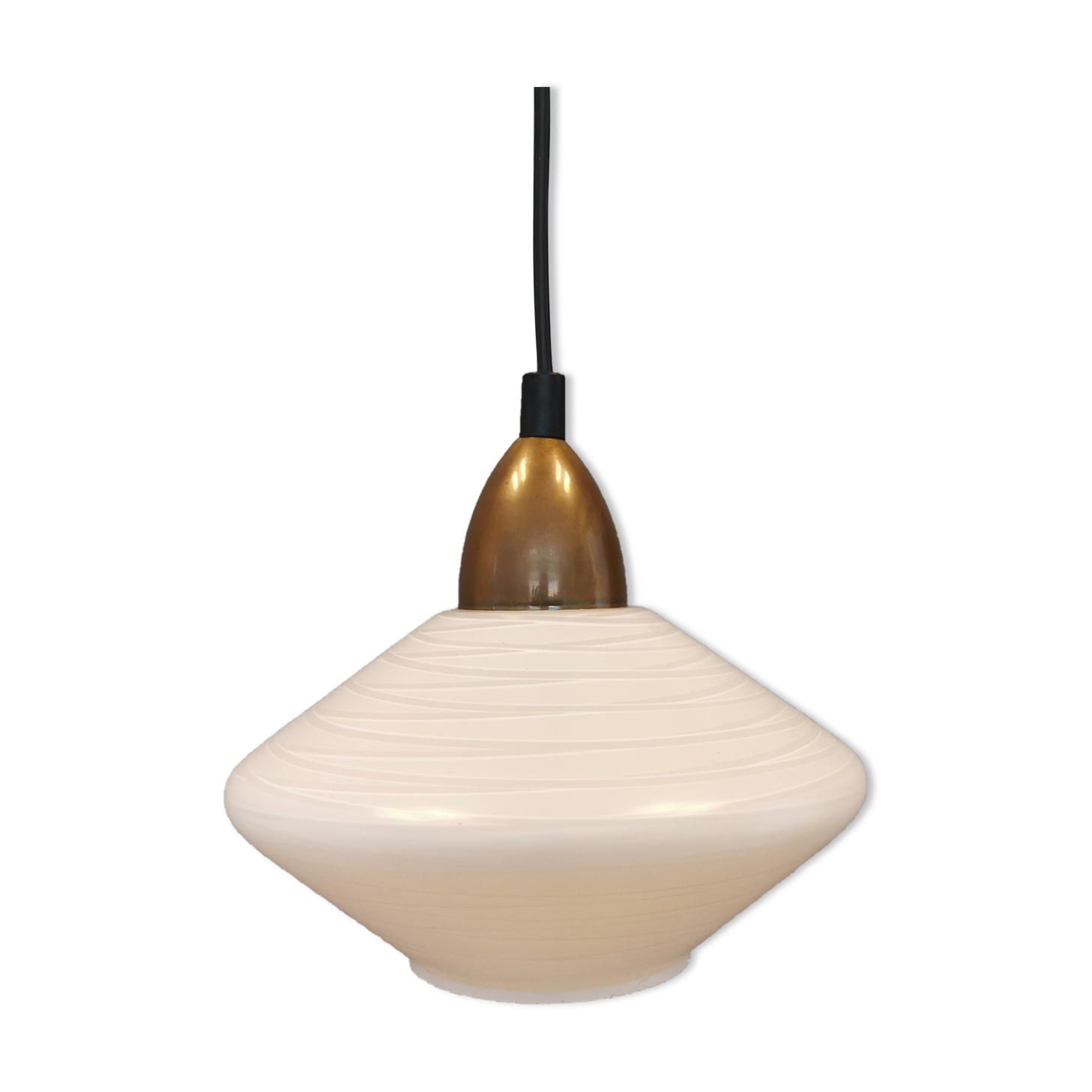 Suspension danoise, en verre blanc lait torsadé avec plateau en laiton