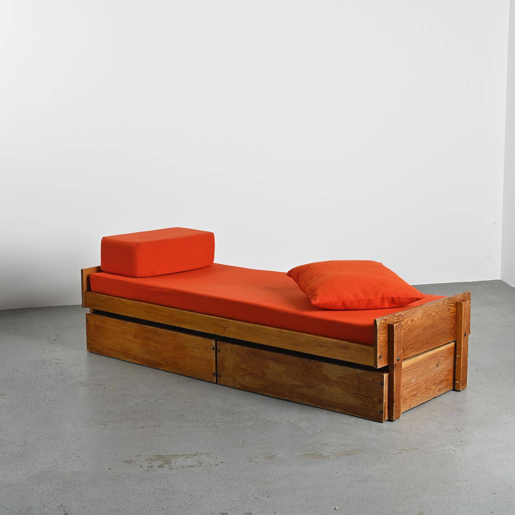 Lit banquette by Pierre Guariche, La Plagne, around 1965.