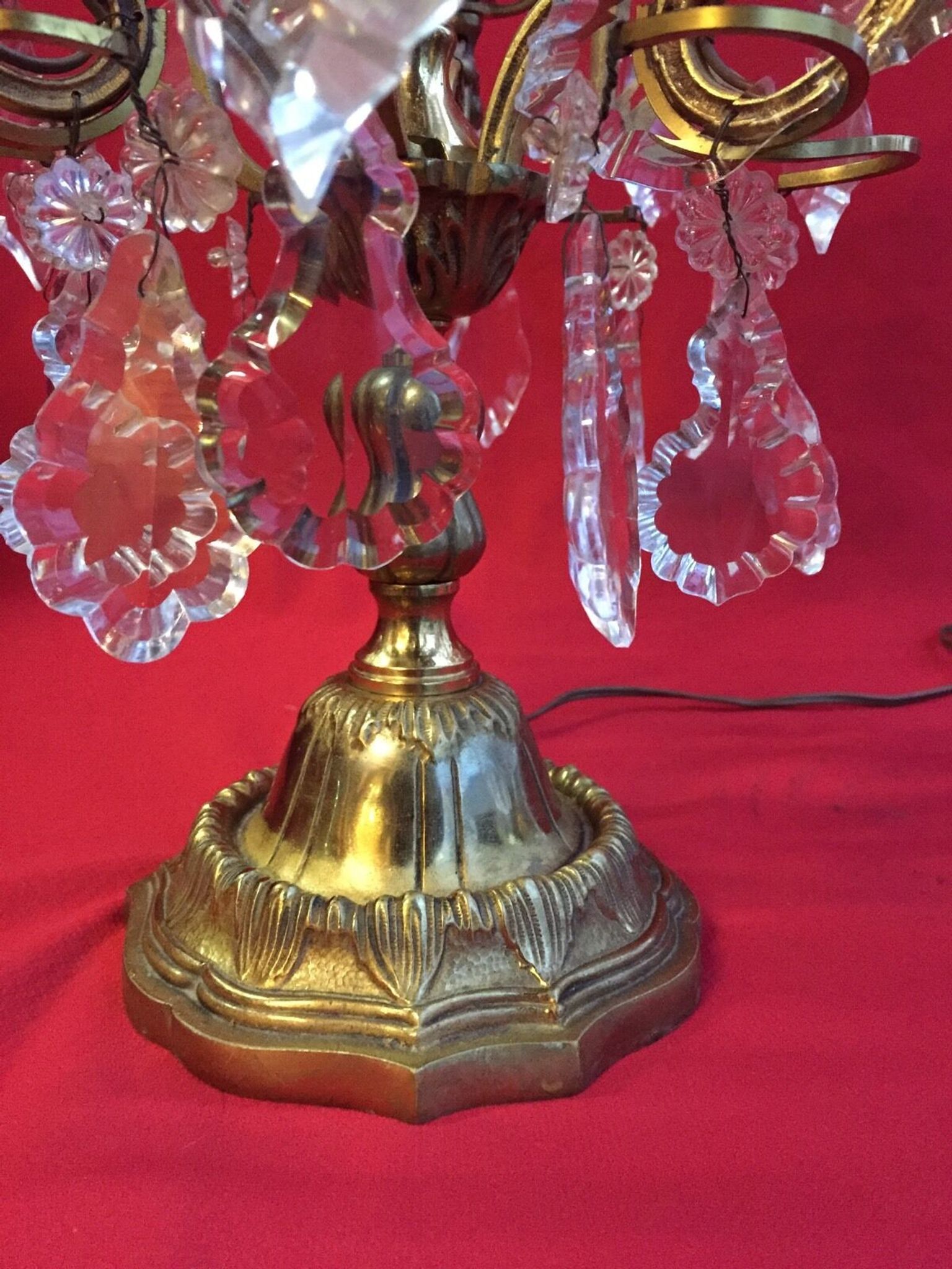 Paire de girandoles à pampilles cristal avec armature bronze