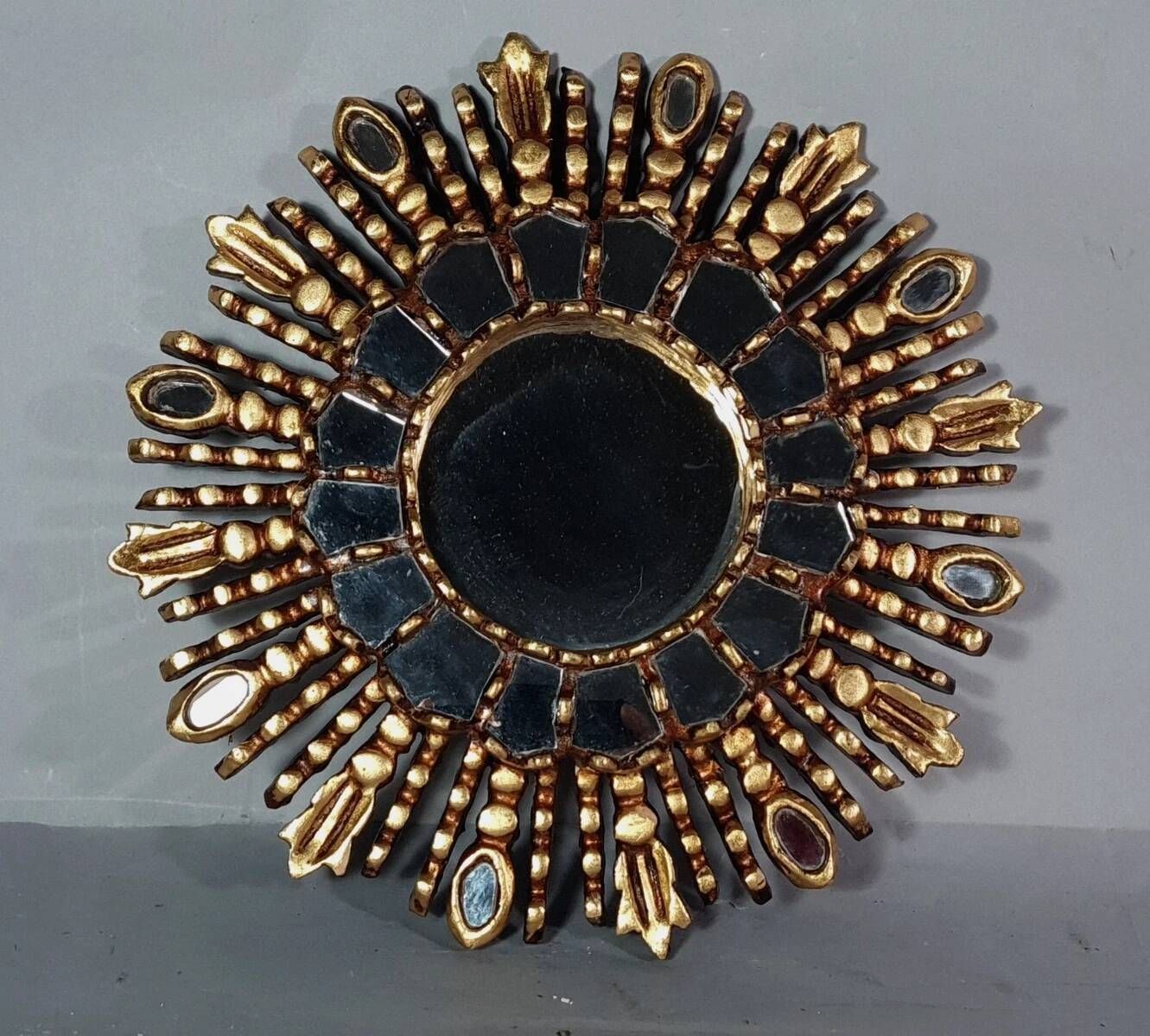 Vintage 35 cm gilded carved wood sun mirror with wooden slats D326