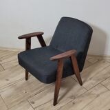 Paire de fauteuils 366 conçus dans les années 1960 par Jozef Chierowski