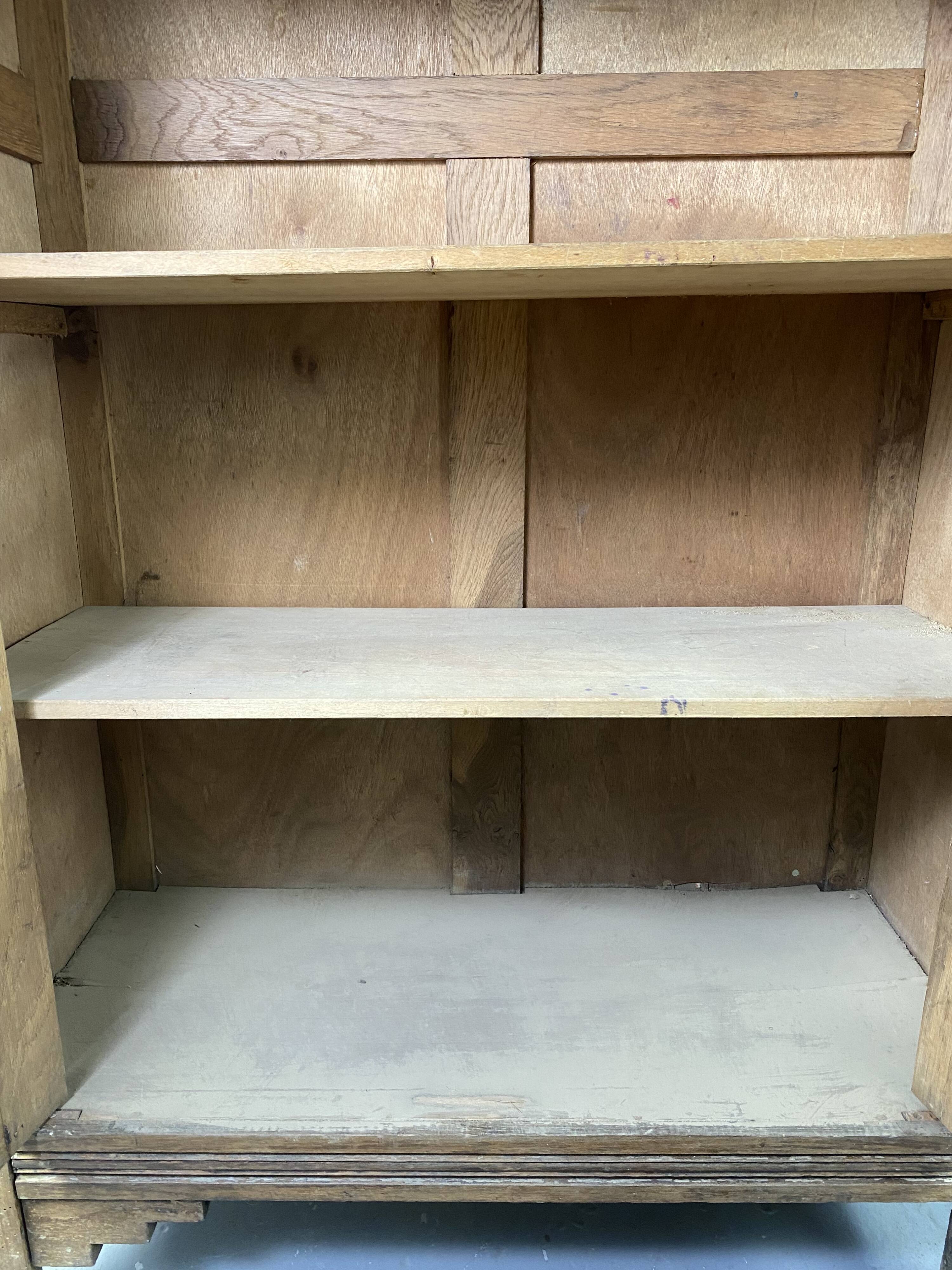 Art-Deco glass cabinet