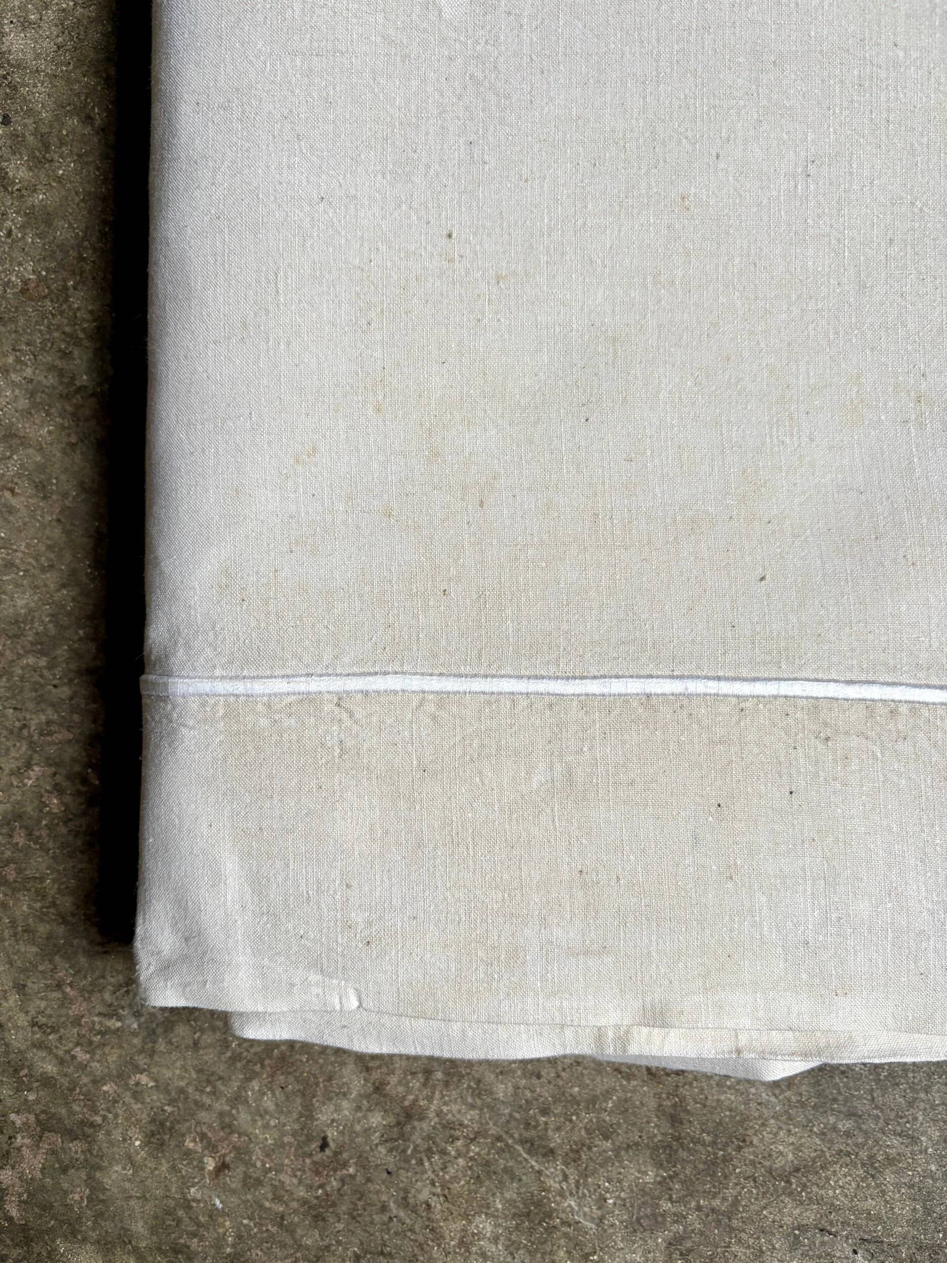 Beige linen sheet with #9 and #10 hemstitching ☐ 240 x 340 cm