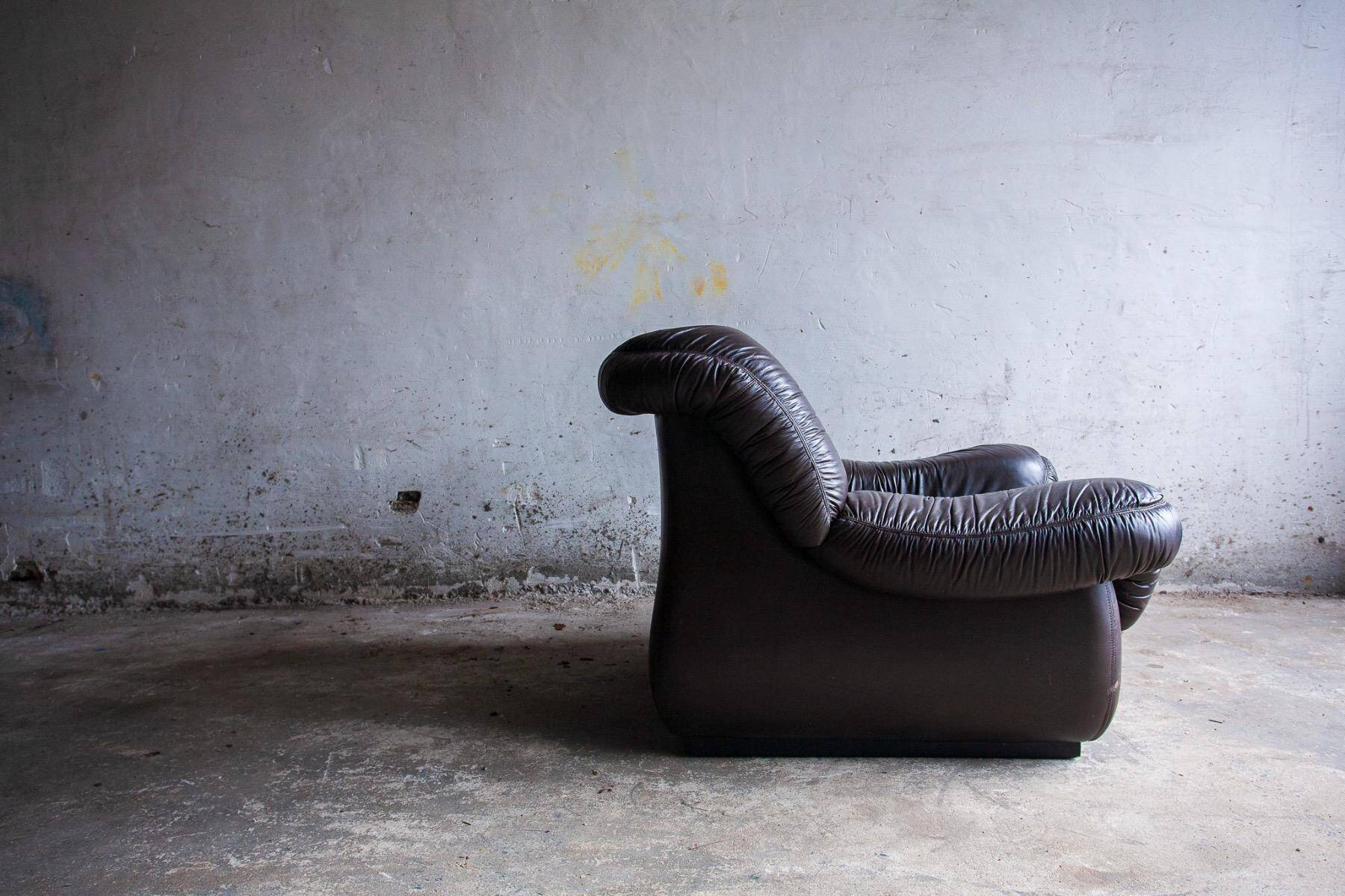 Set of 2 Mid-Century Dark Brown Leather Club Chairs — Tufted, Rounded Space Age Design