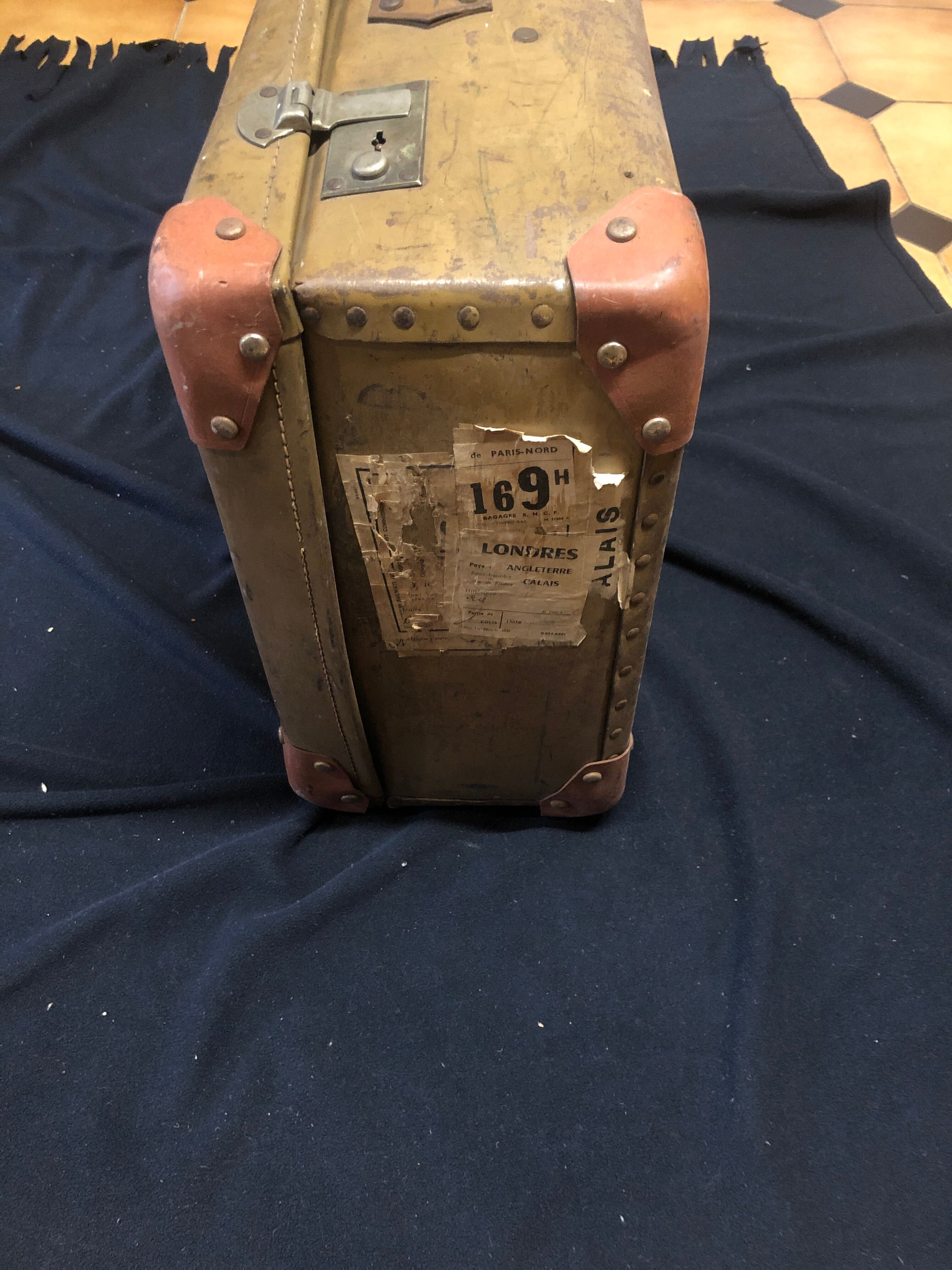 Suitcase the world bordeaux