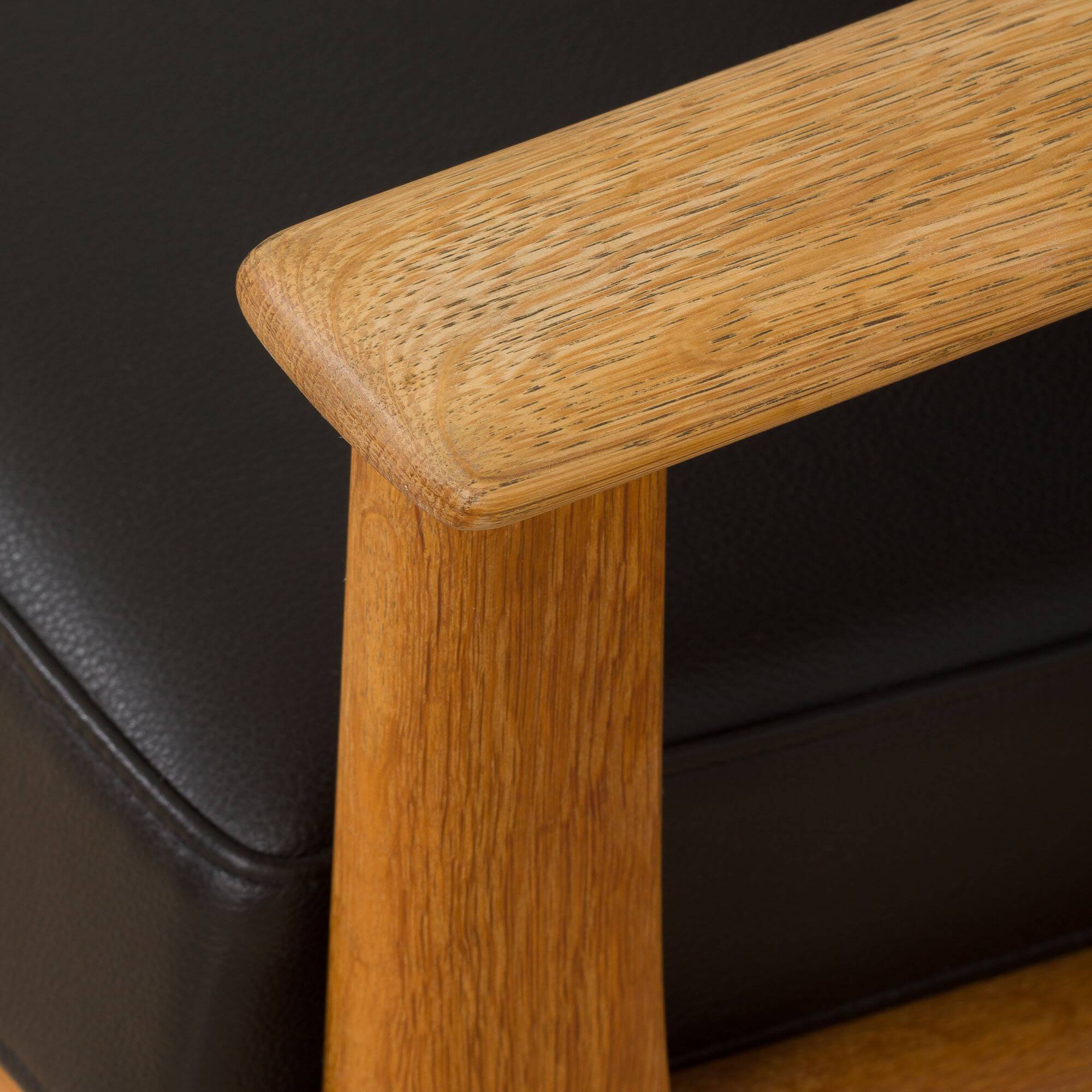 Hans Wegner GE 265 armchair  for Getama in Oak & Black Leather, Denmark