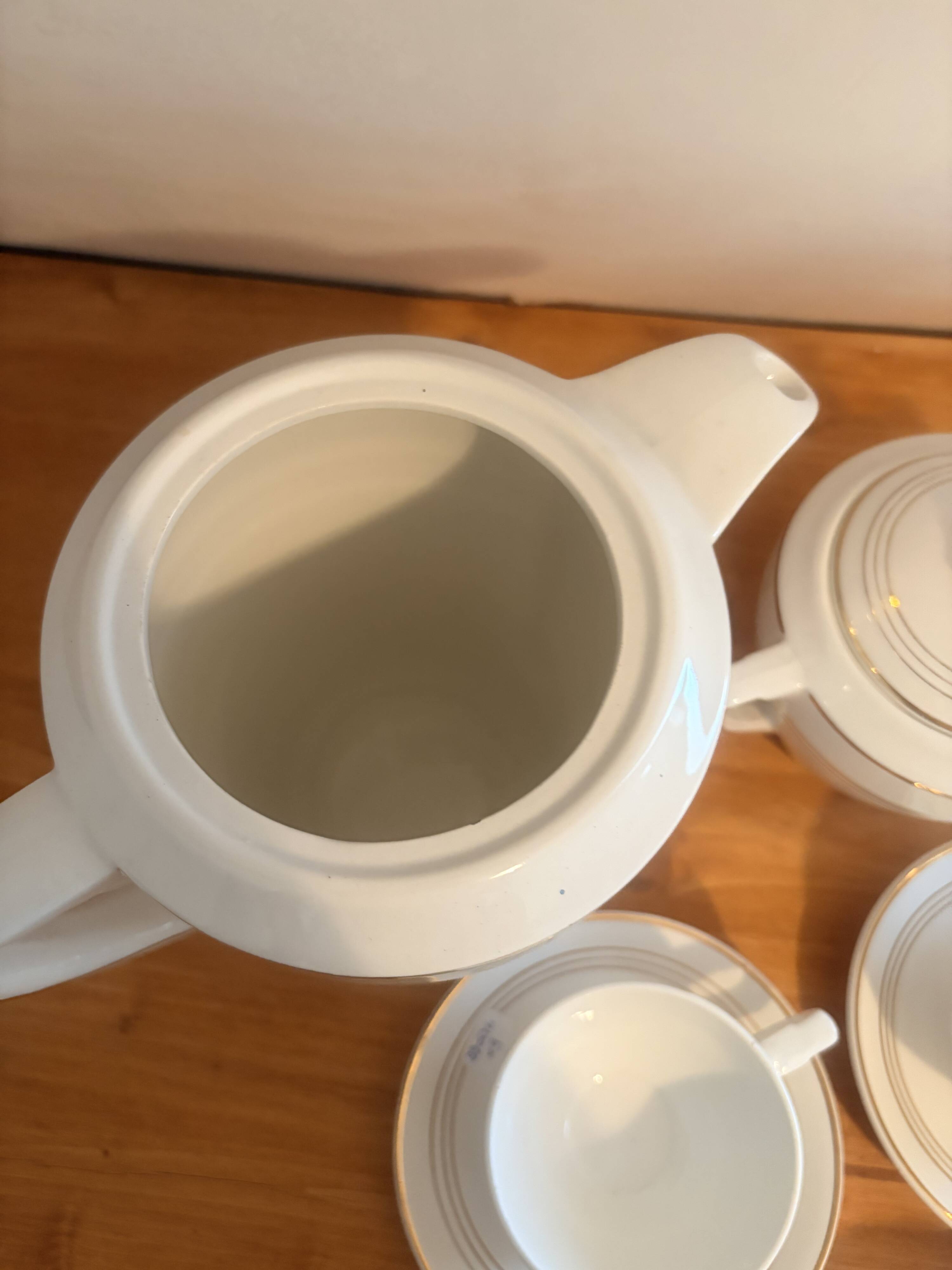 Service à café de Céranord à liseré doré 220574