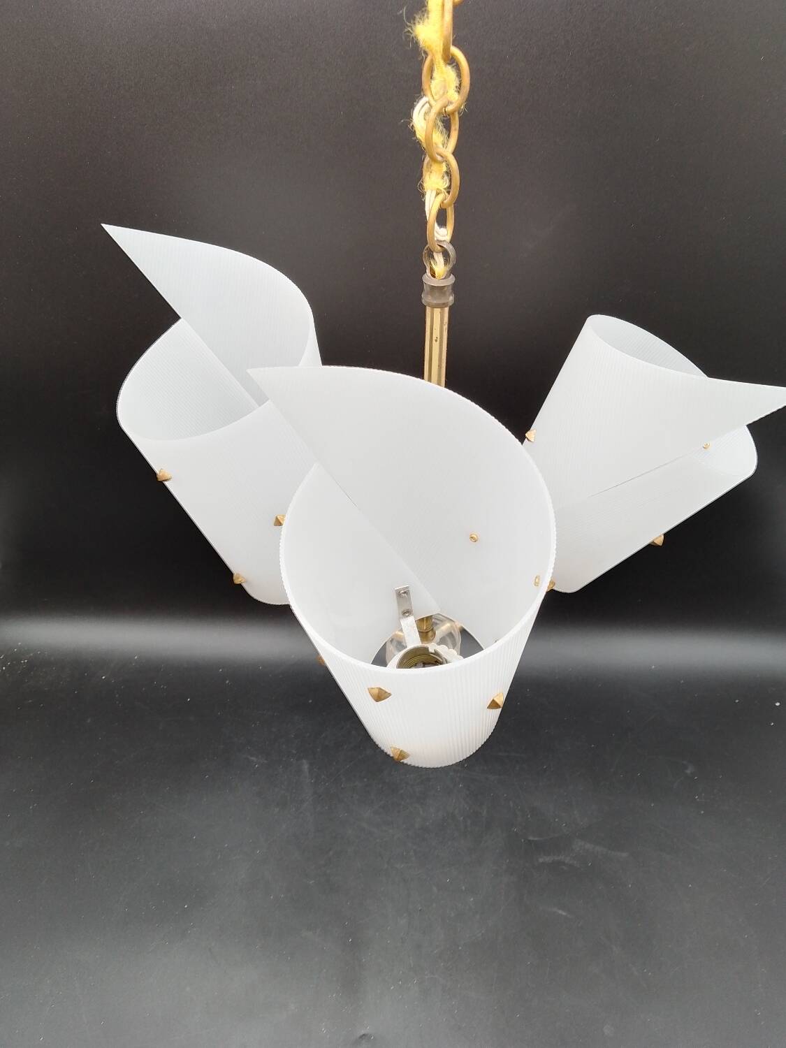 3-light chandelier in brass and plastic, 1960