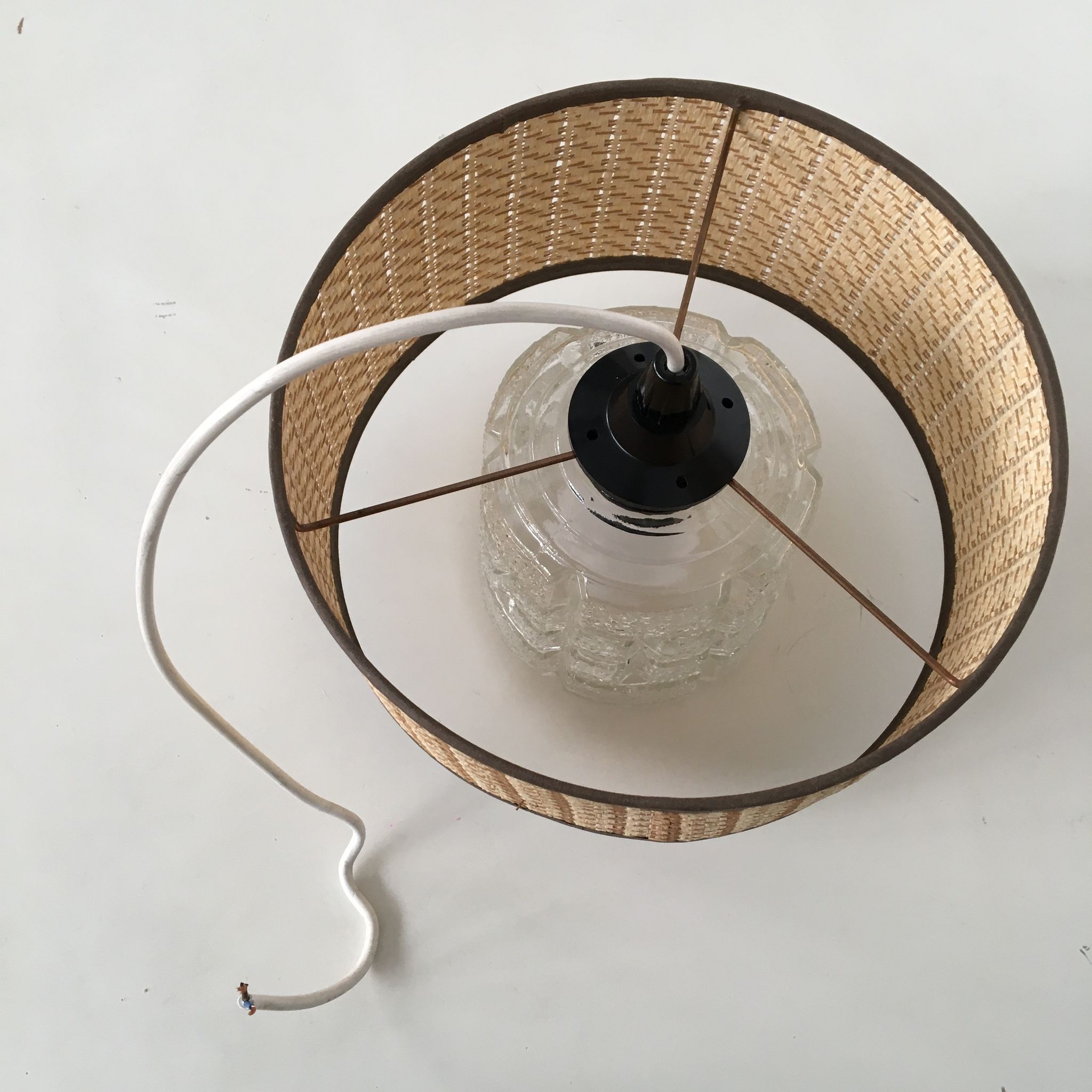 Suspension vintage globe verre et abat jour raphia
