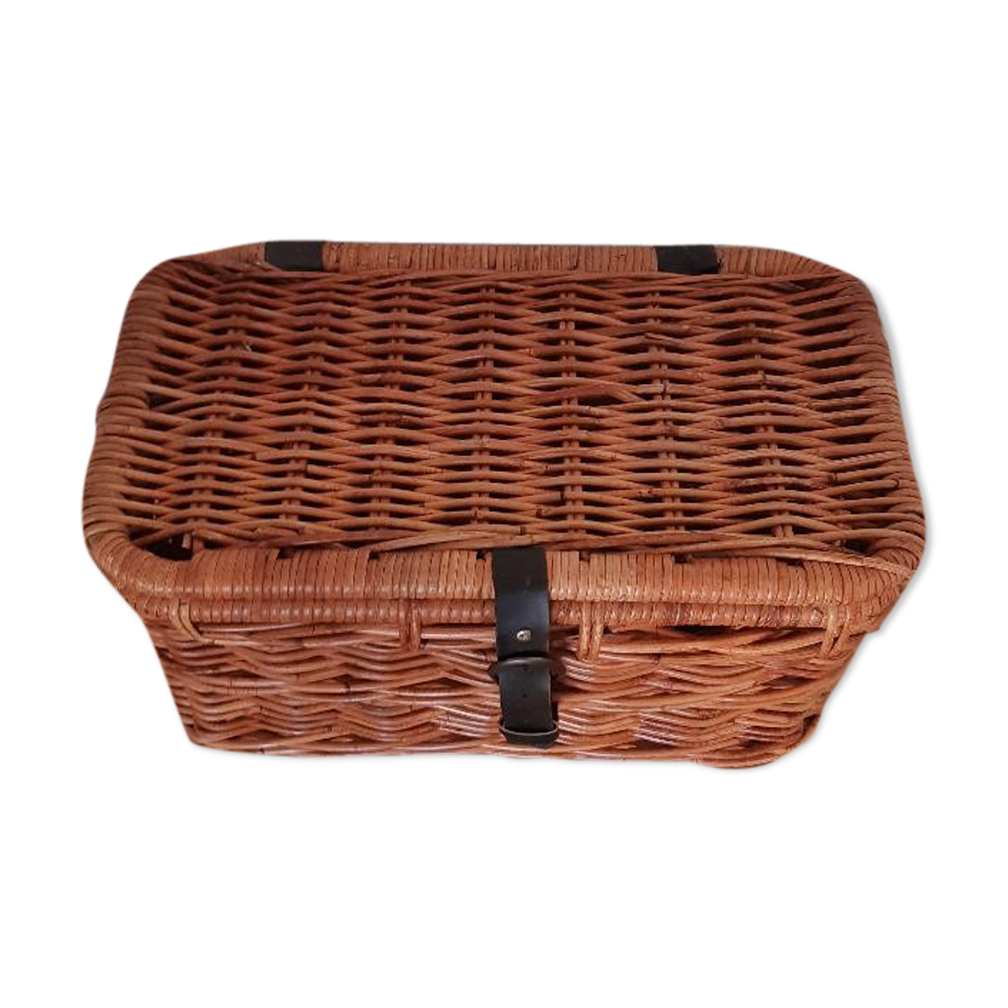 Vintage wicker malle