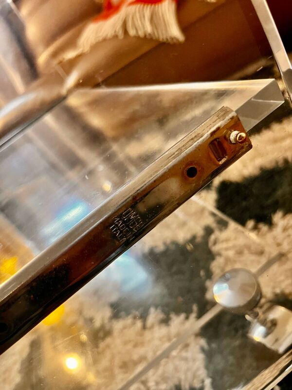 Table basse en plexiglas