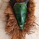 Masque tribal ancien en bois et fibre raphia