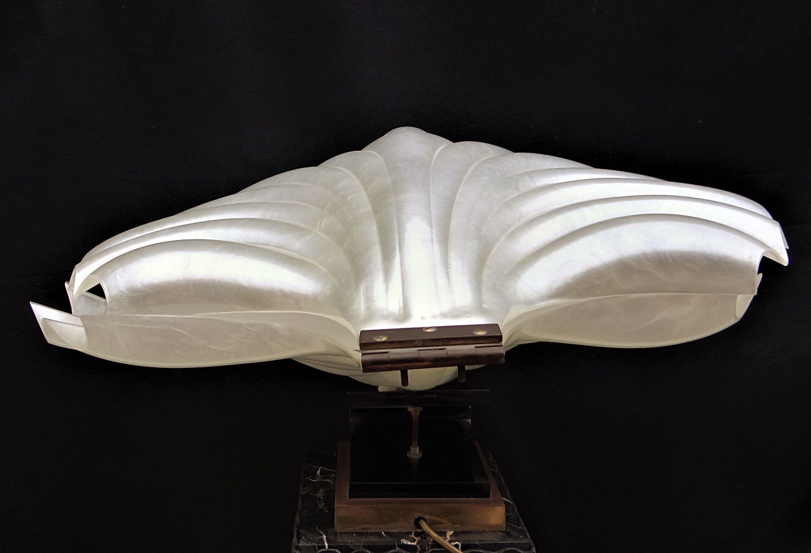 Liane Rougier lamp shell Benetier design 1970 in methacrylate