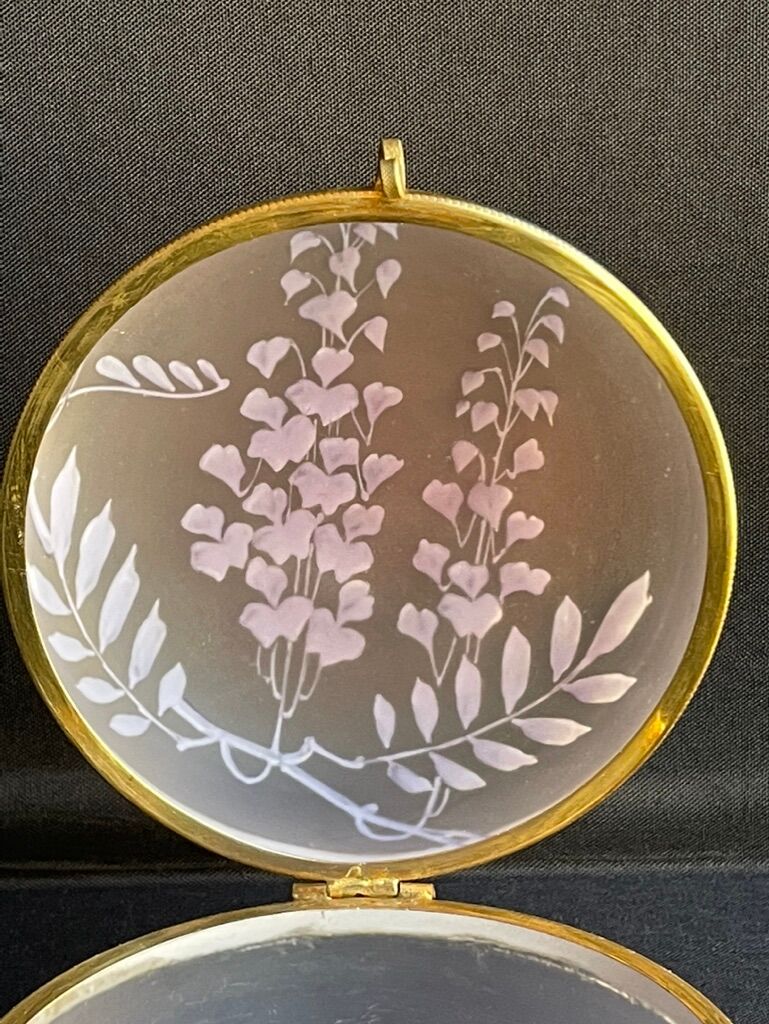 Enamelled candy maker