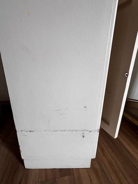 White 2-door bonnet cabinet