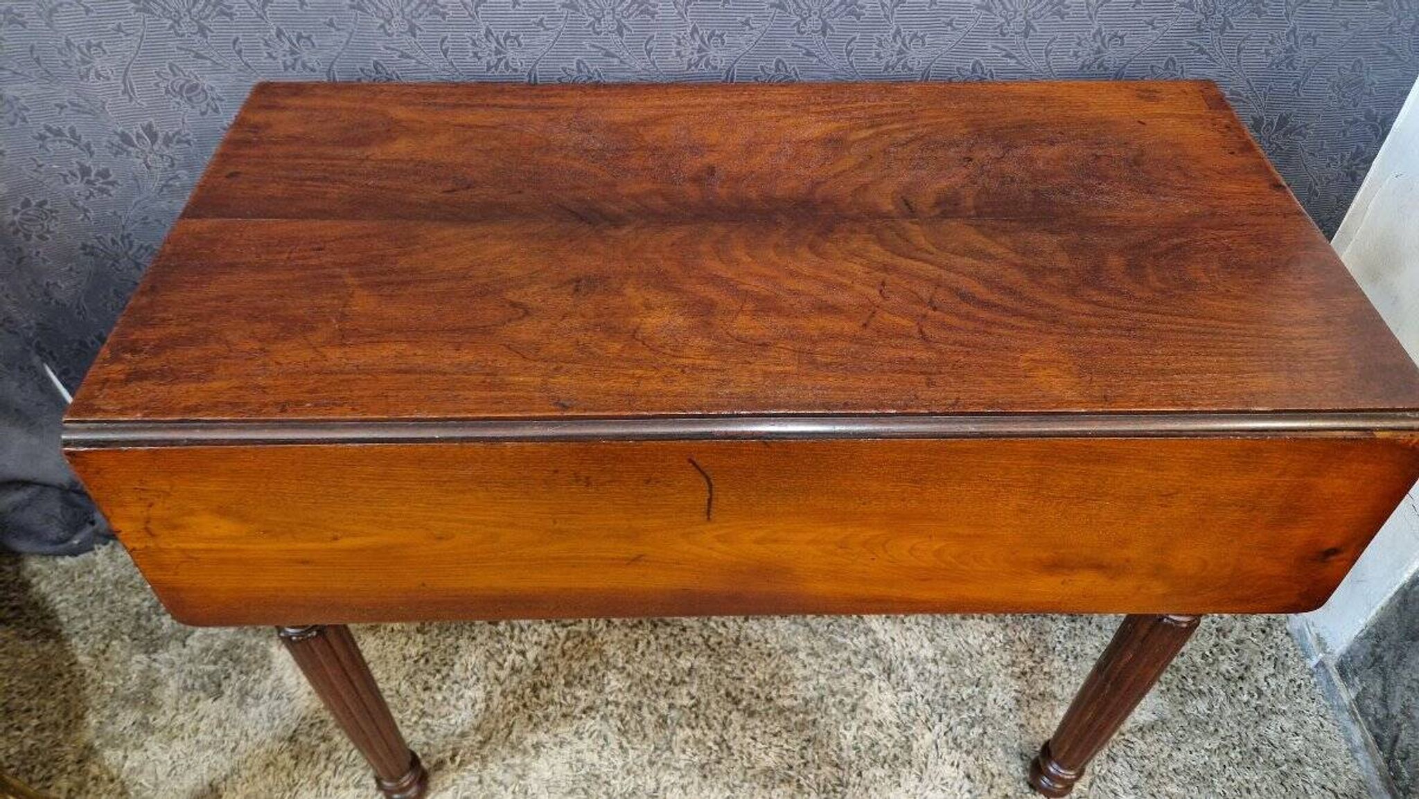 Table d'appoint en acajou