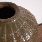 Petit vase ancien vert olive (c.1900)