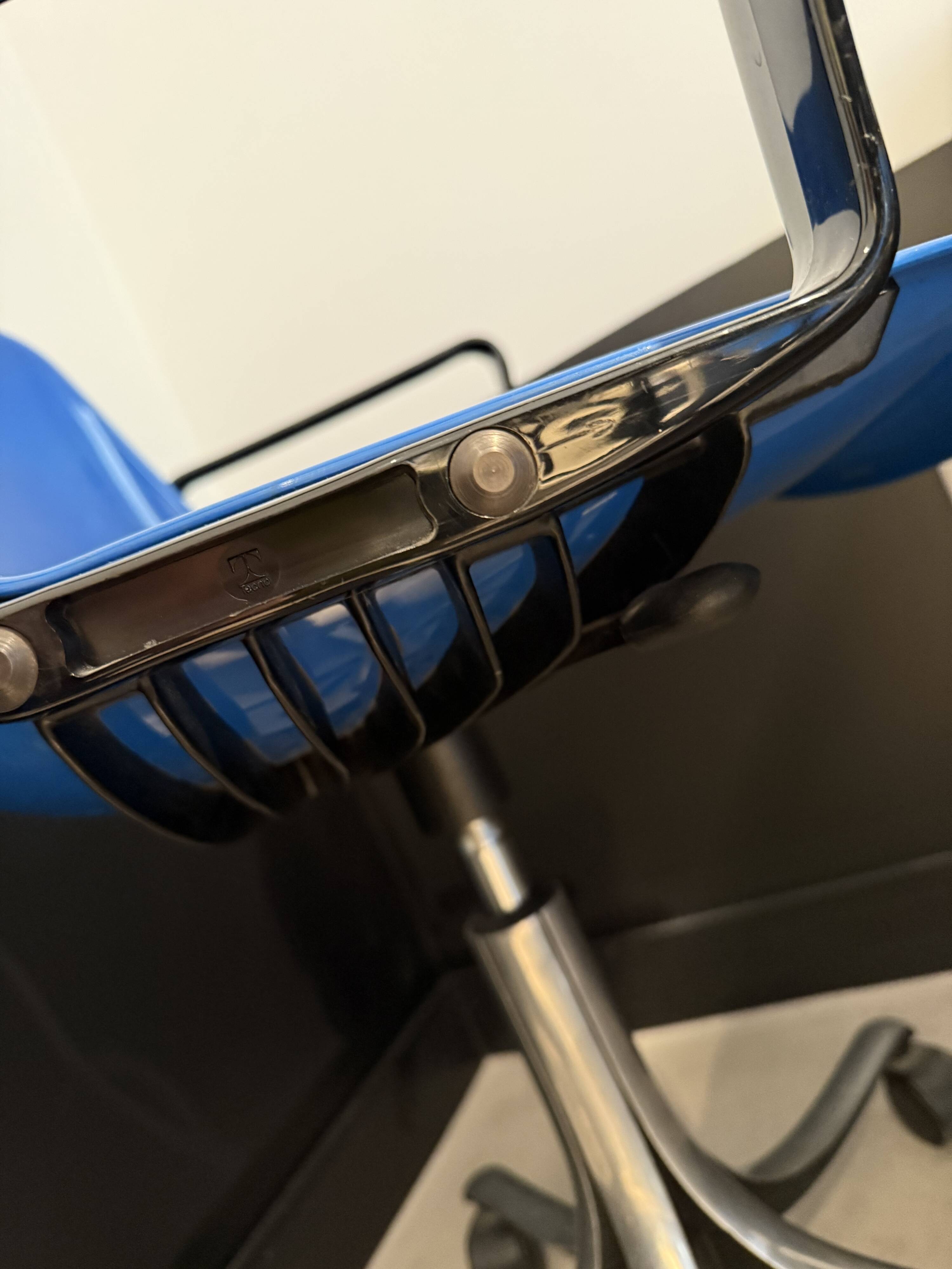 Modus chair Osvaldo Tecno