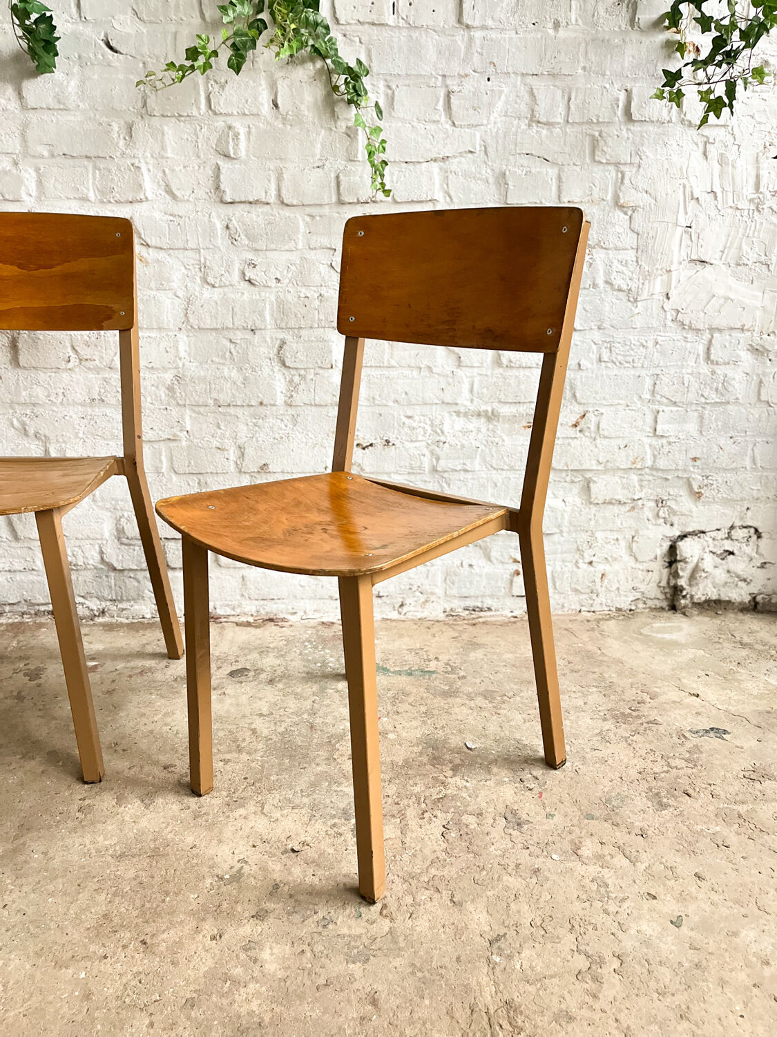 Série de 4 chaises d’école taille adulte