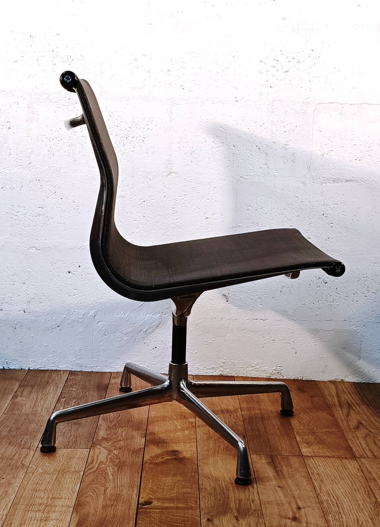 EA105 chair, Charles & Ray Eames