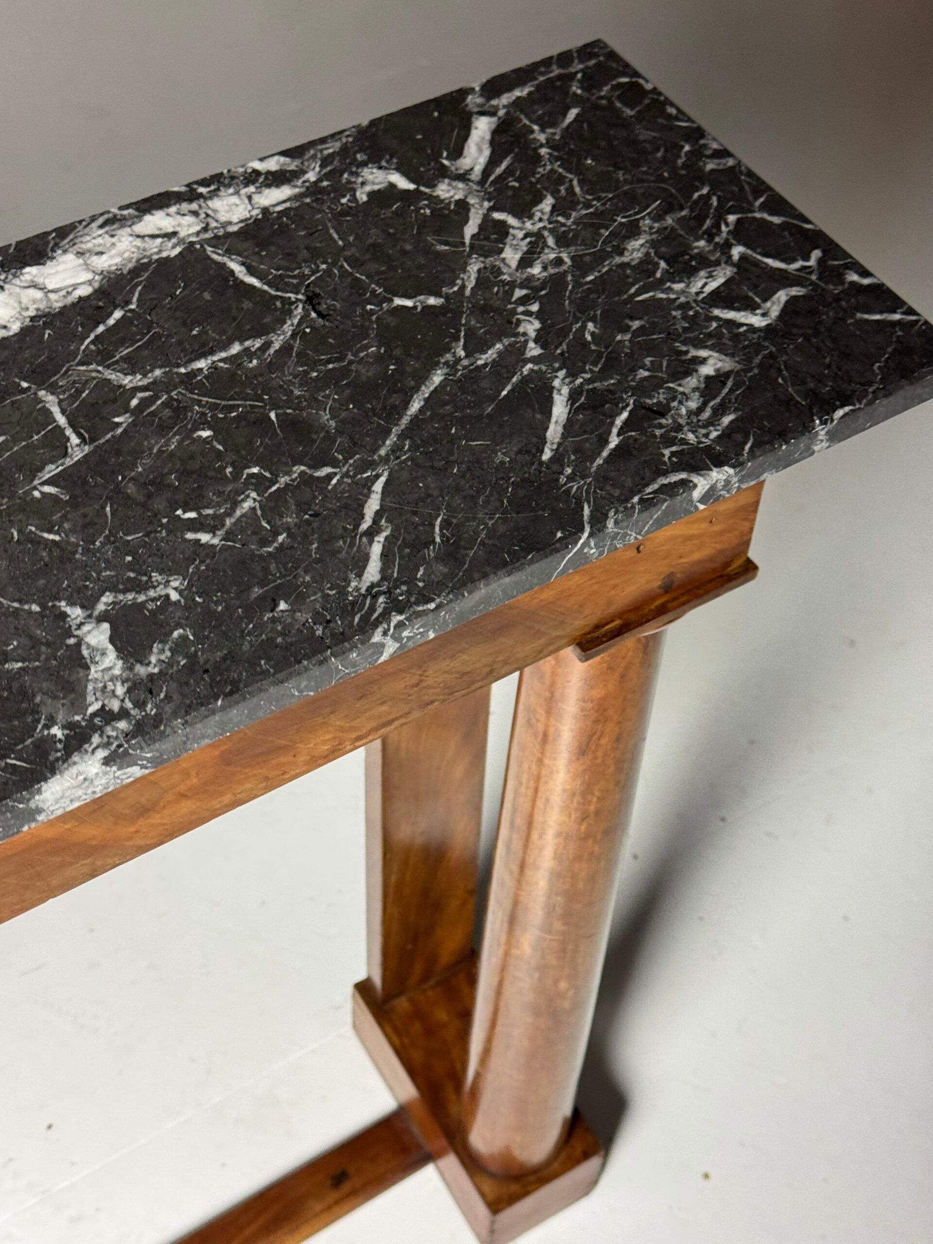 Table d'appoint en acajou de style Empire, 19e siècle