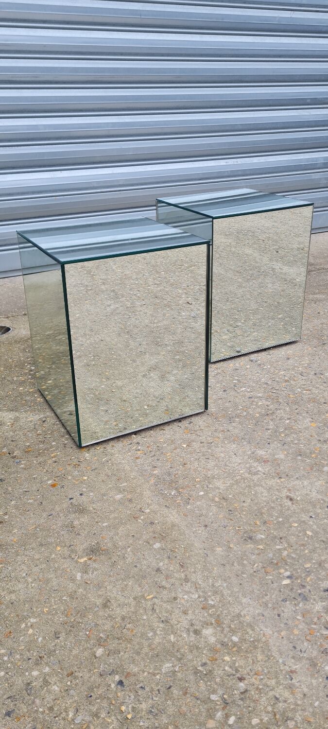 Sofa end cube mirror