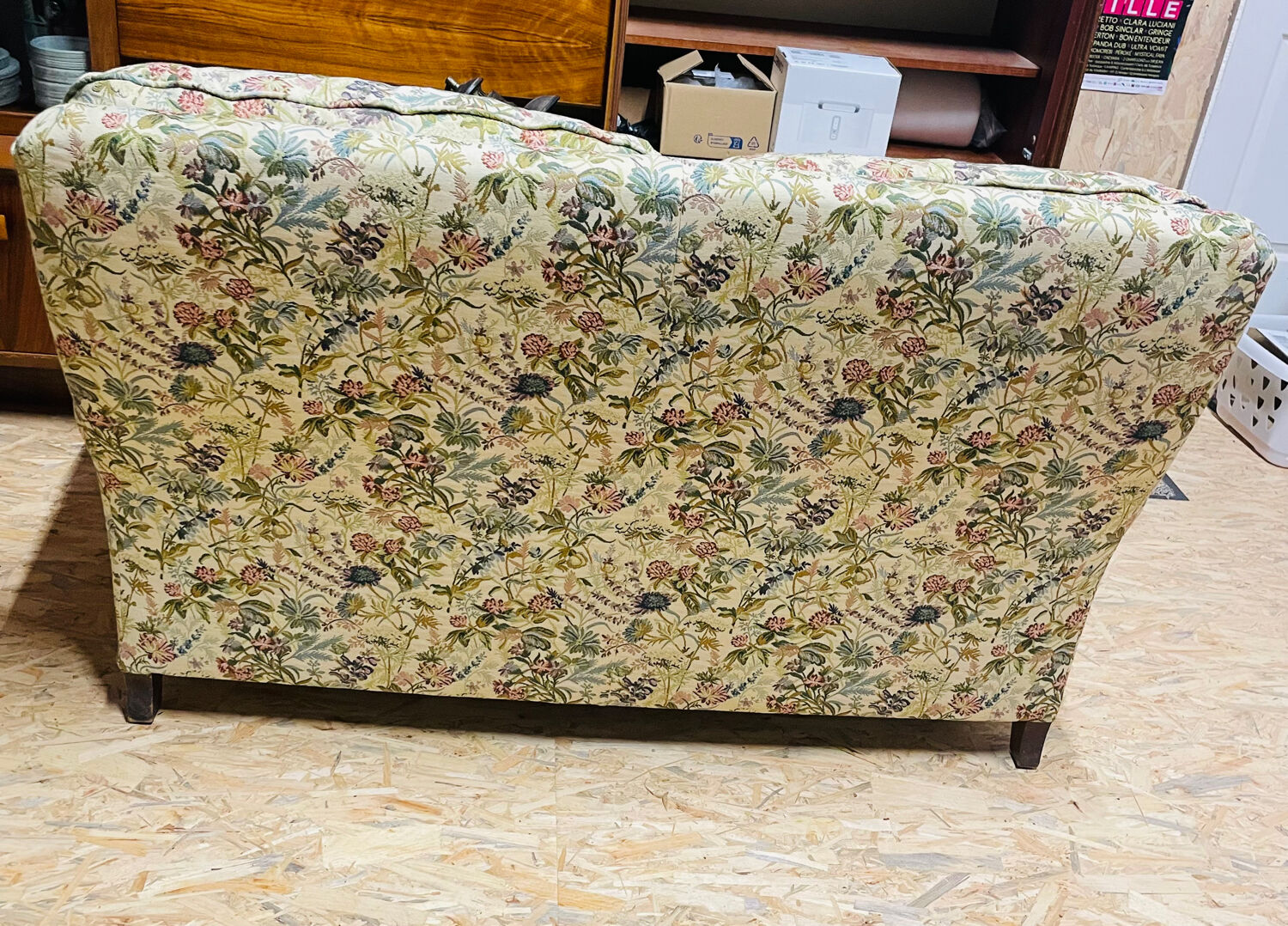 Flowered canapé in chic Grandmother style