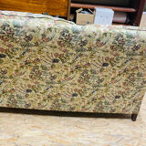 Flowered canapé in chic Grandmother style