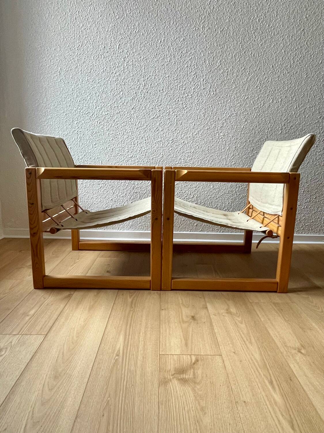 Iconic set of 2 safari armchairs by karin mobring and their coffee table – vintage ikea design in solid pine, vintage