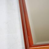 Miroir mural vintage XL en bois de cerisier à bords biseautés, années 1970