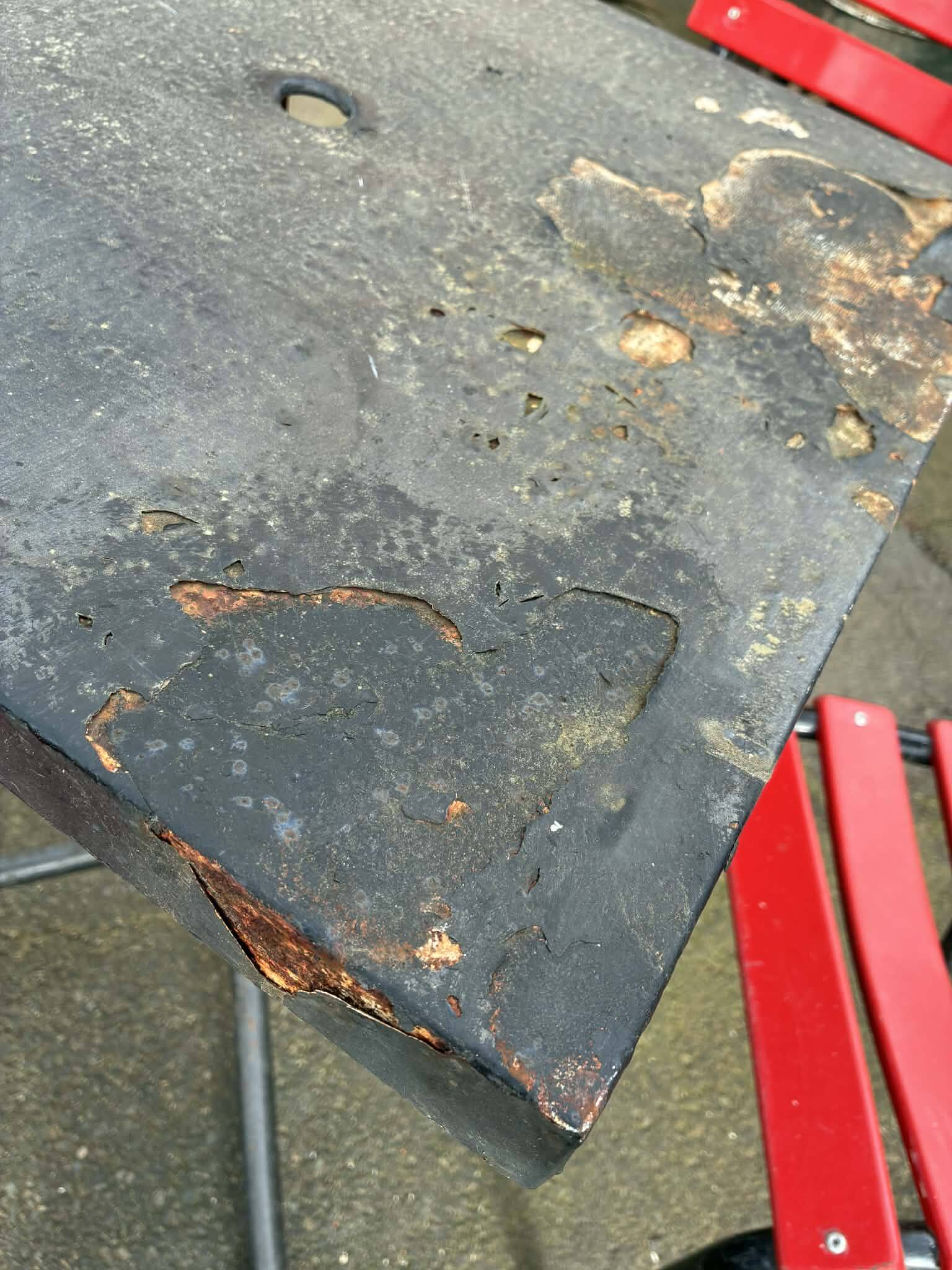 Set of 4 garden chairs and 1 table.