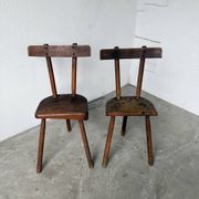 Paire de chaises tripodes savoyardes art populaire chêne