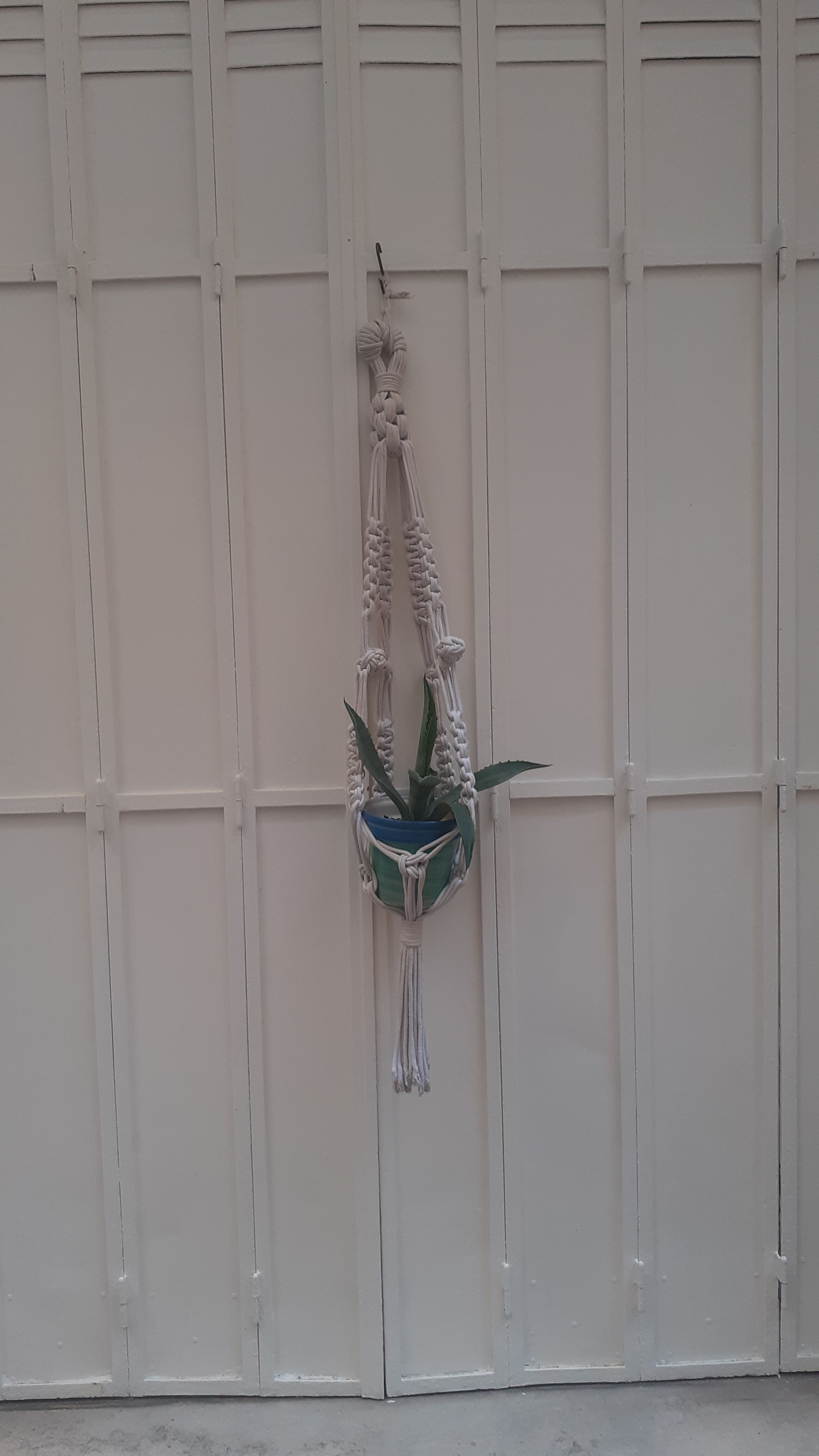 Vintage suspension in macramé