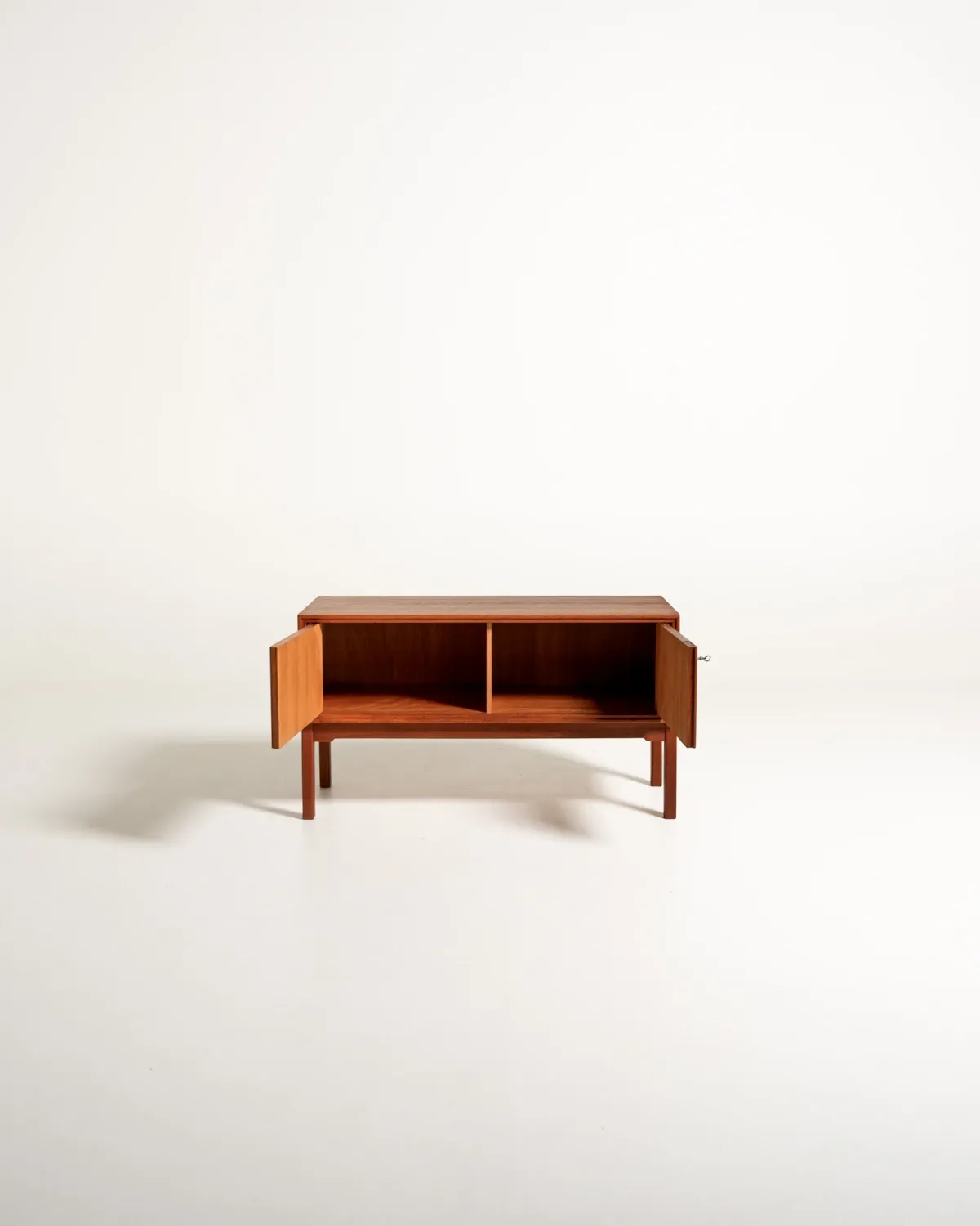 Buffet bas scandinave en teck, années 1960